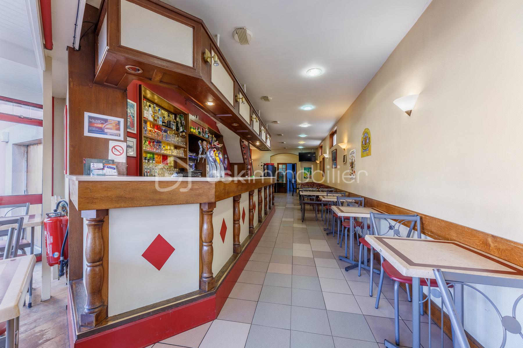 Fonds de commerce - Brasserie Classic_Contoir avec tableLouviers_06.jpg