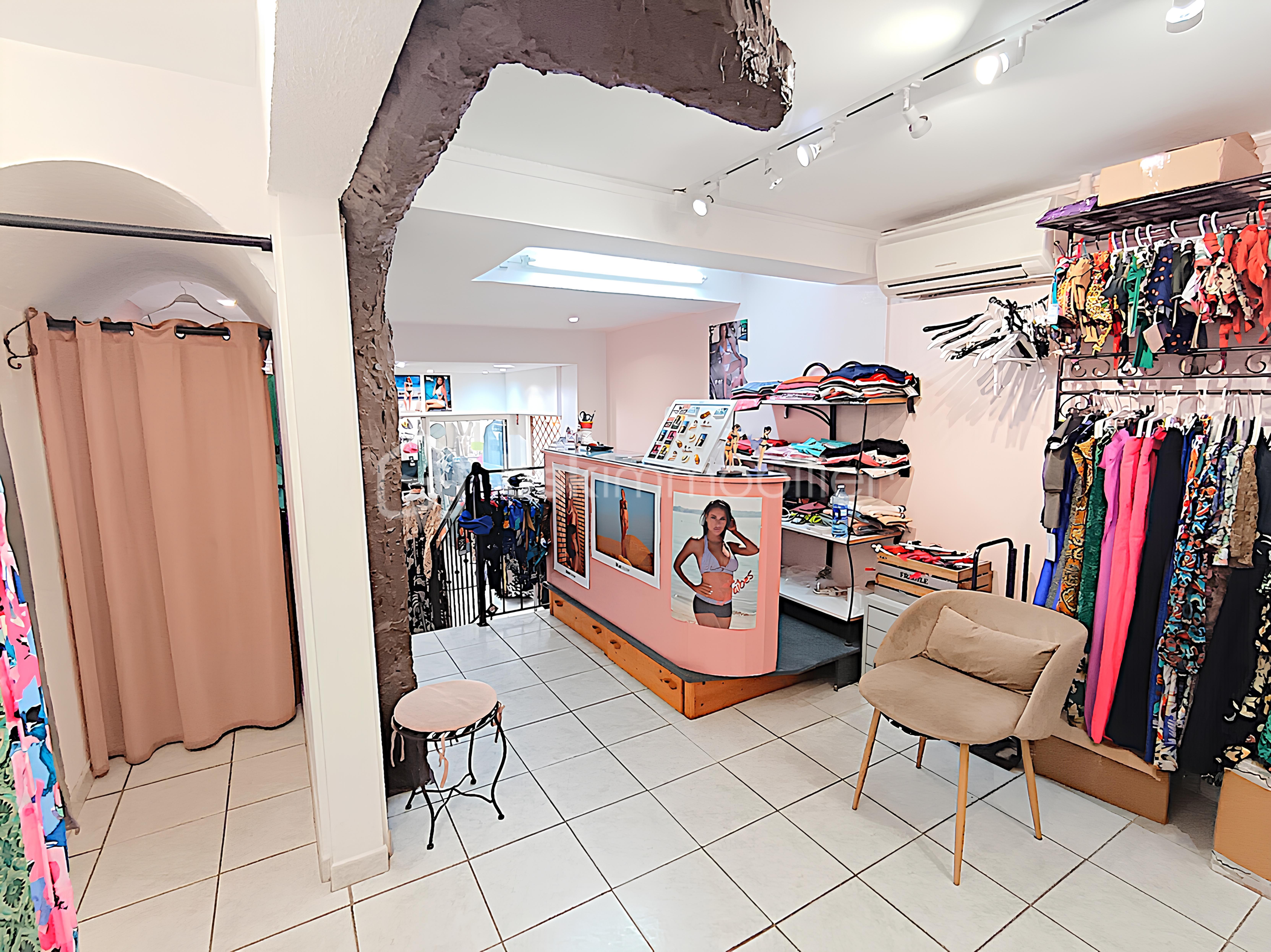 Fonds de commerce - 26 Magasin haut 6.jpg