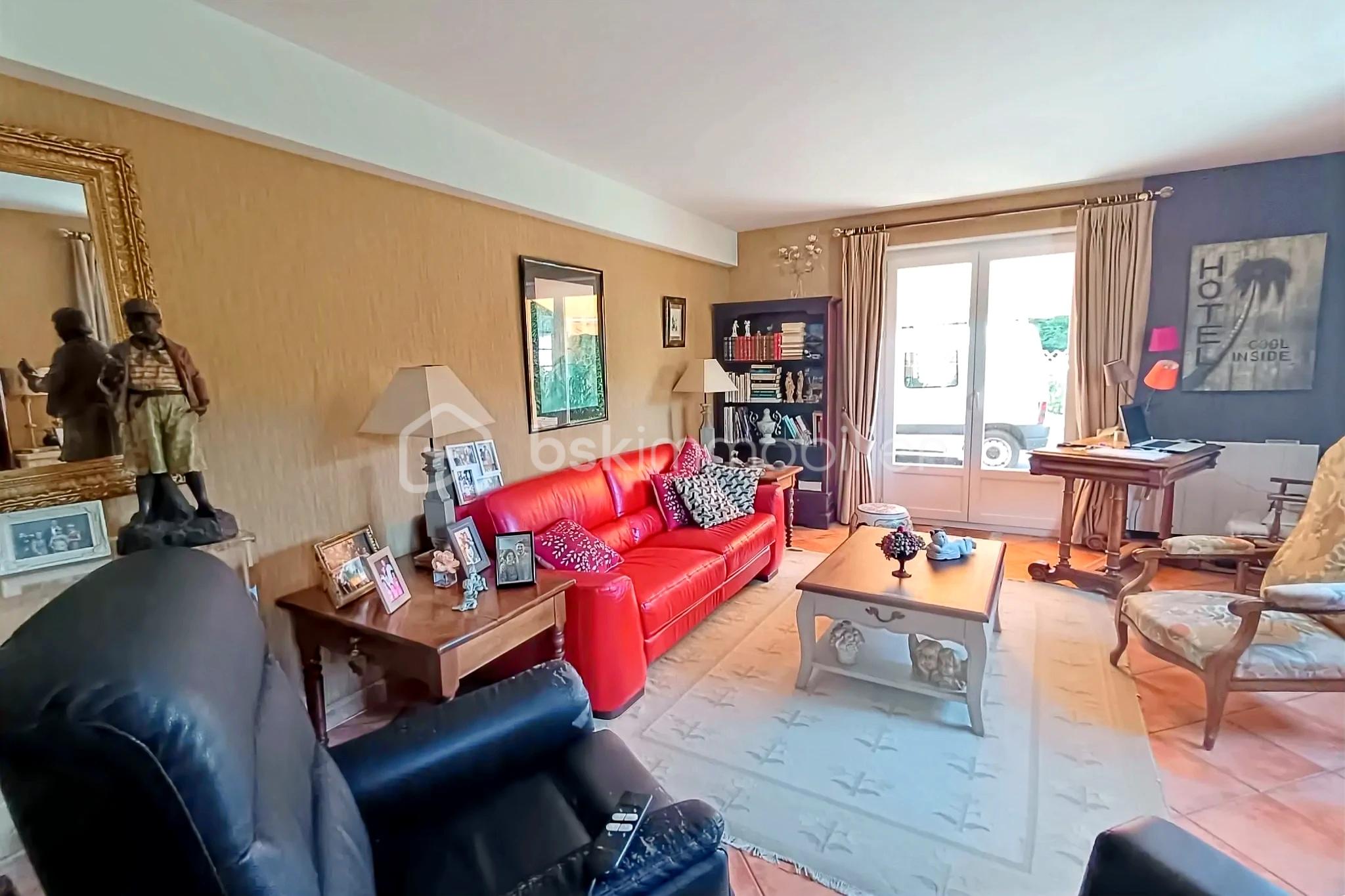 Maison de 200 m² - hoqi-ab52b854b6e7417ca8ac87eb06ff0025.jpg