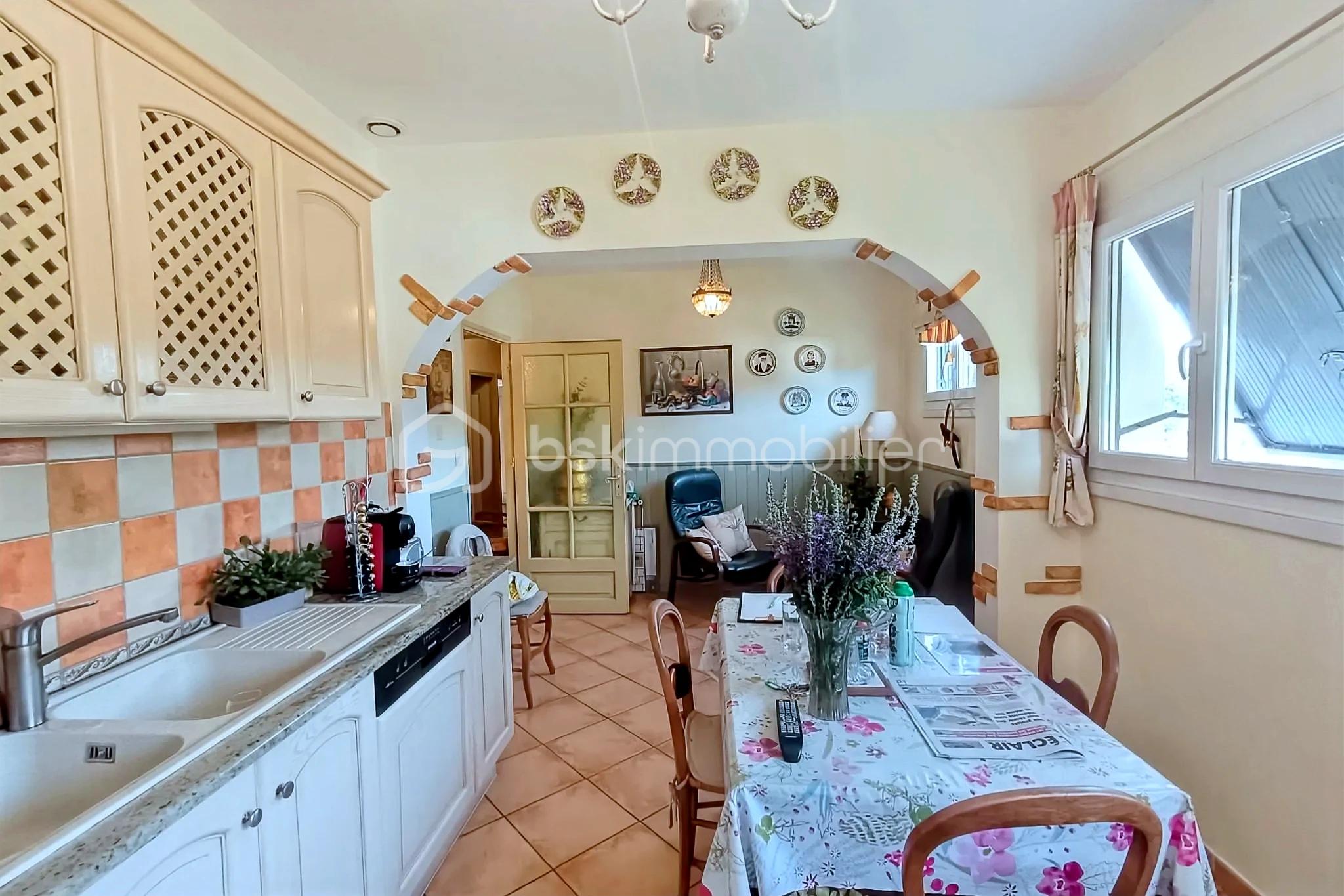 Maison de 200 m² - hoqi-c8d06e8cc99e4228a52c6ae73152c07f.jpg