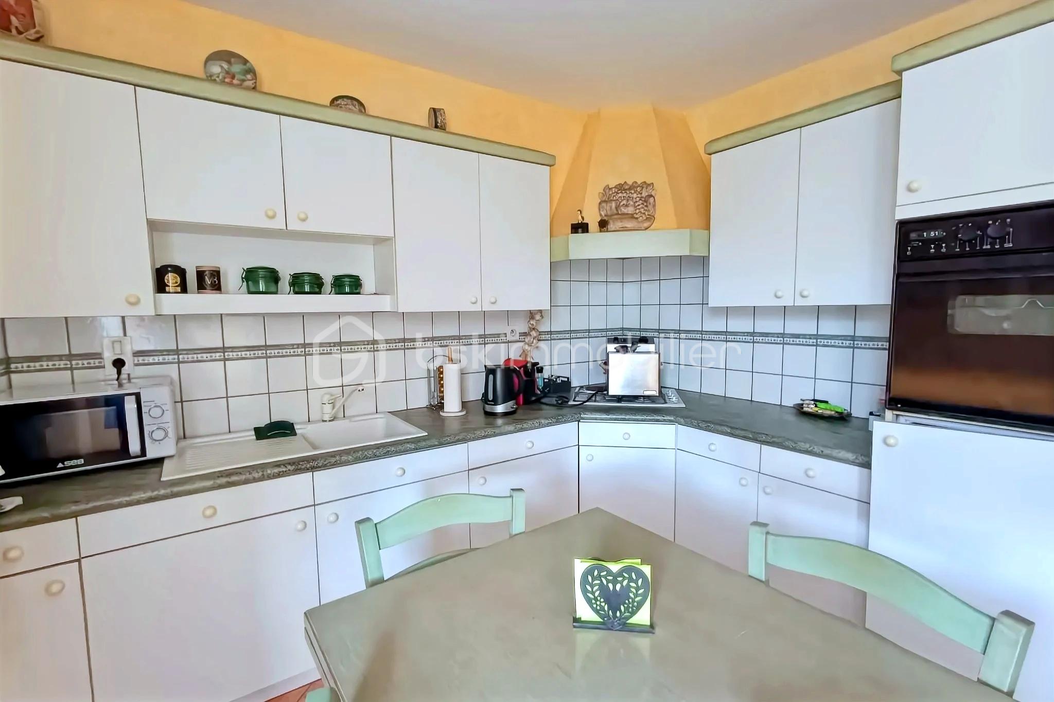 Maison de 200 m² - hoqi-509d157827b24125990d9ac31fc0cb49.jpg