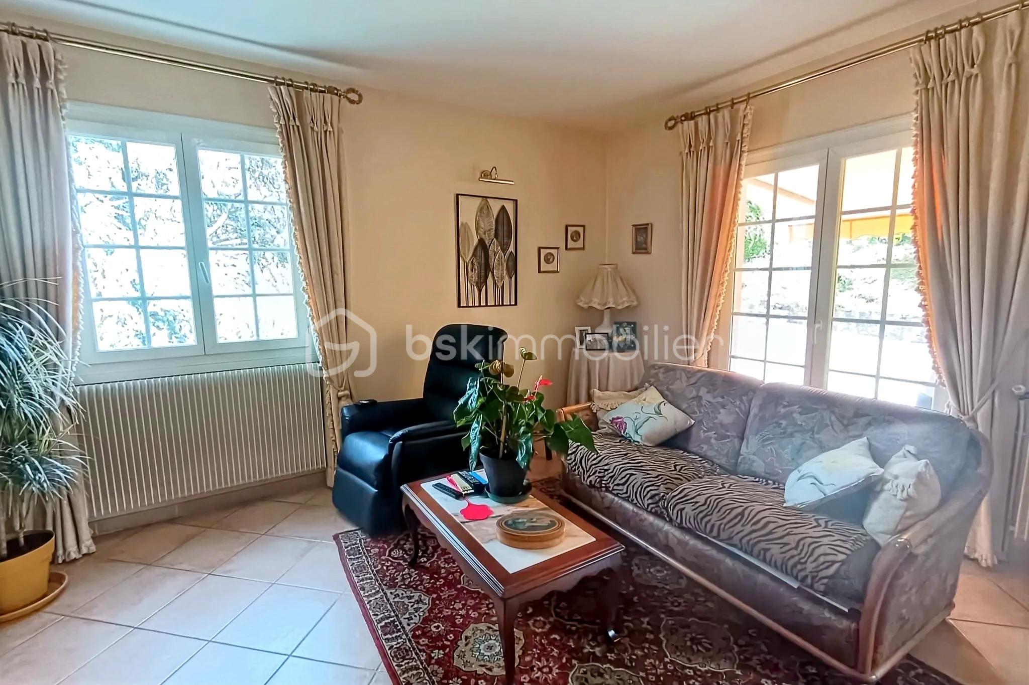 Maison de 200 m² - hoqi-bfe62bd1b3e748cab136508a68dc5351.jpg