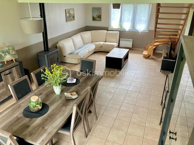 Maison de 108 m² - dalle séjour de l'angle droit vers cheminée.jpg