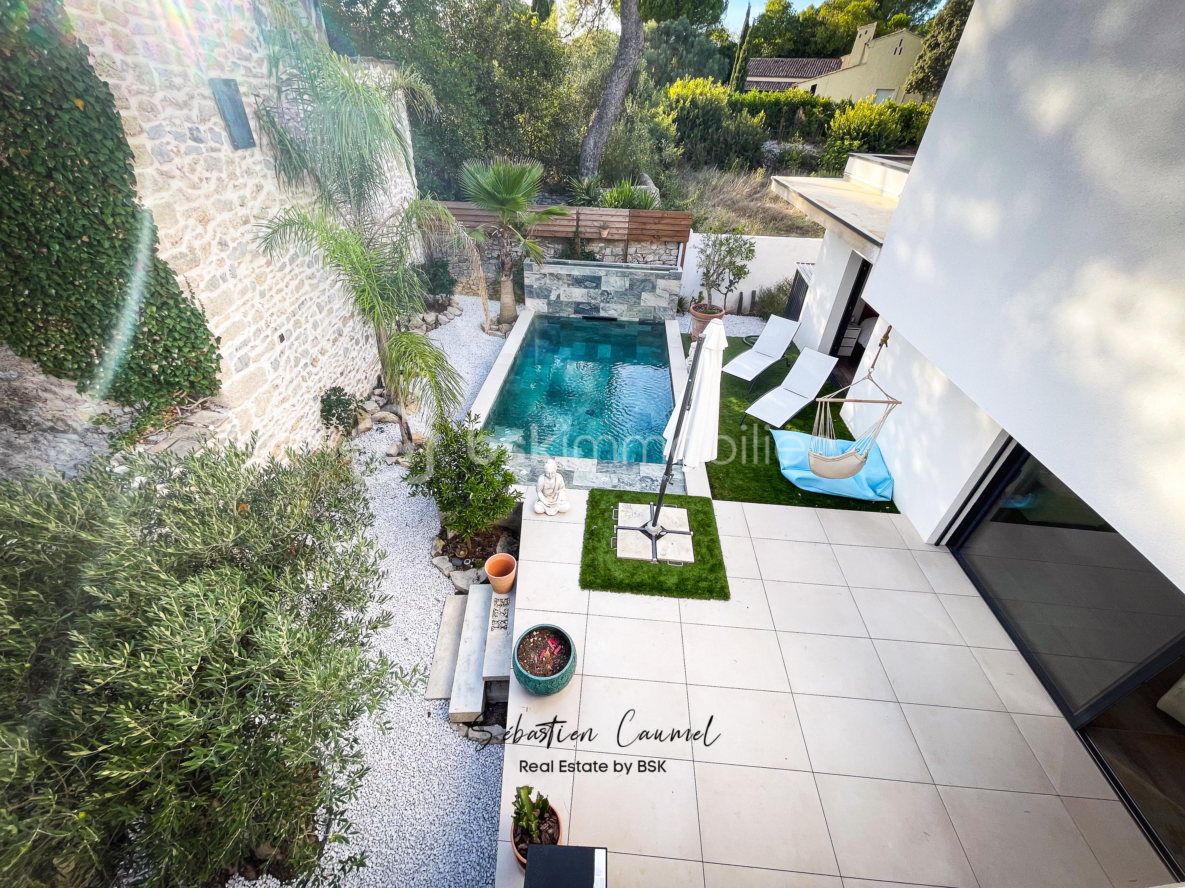 Maison d architecte de 161 m² - SUITE 1 R+1 VUE PISCINE 1 .jpg