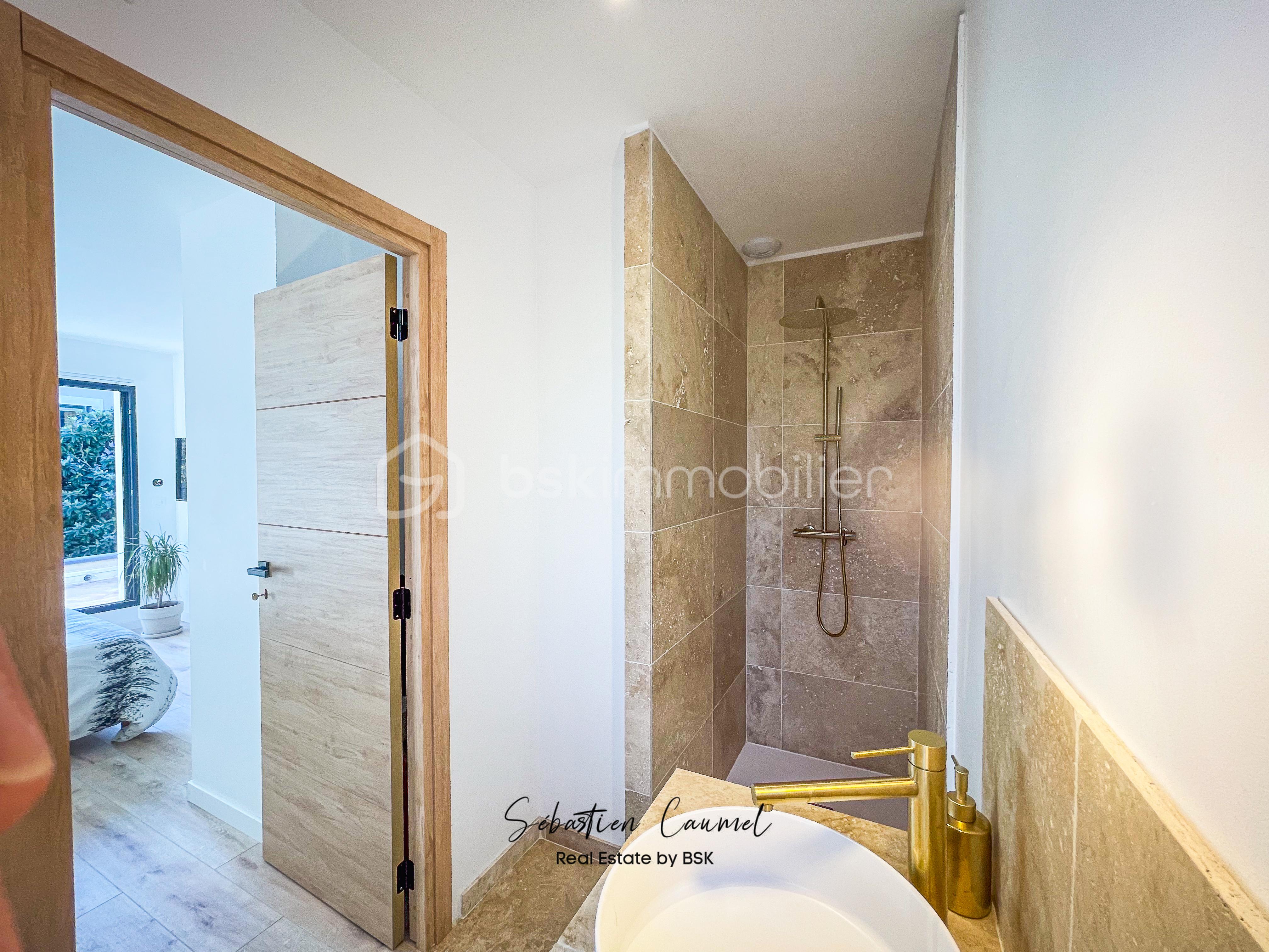 Maison d architecte de 161 m² - SUITE 1 R+1 SALLE D EAU.jpg