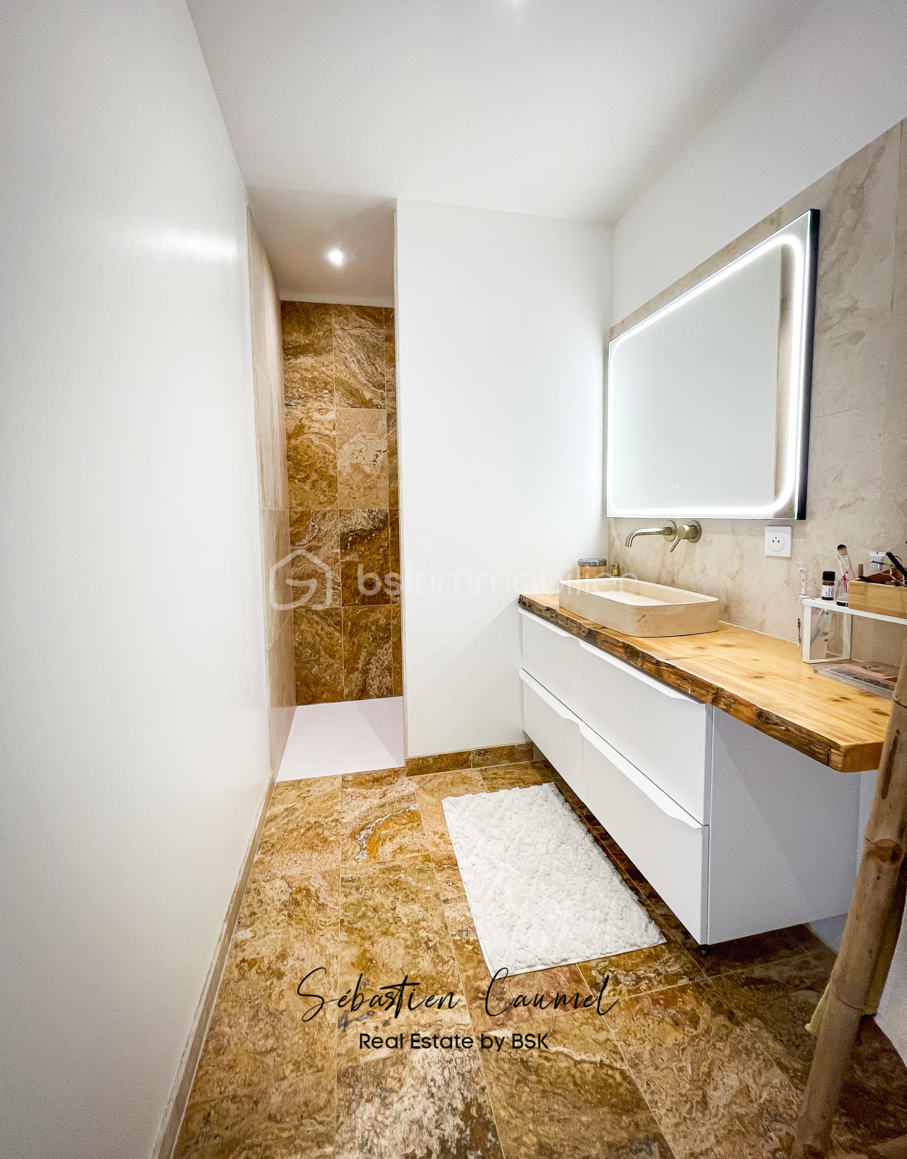 Maison d architecte de 161 m² - SUITE RDC SALLE D EAU.jpg