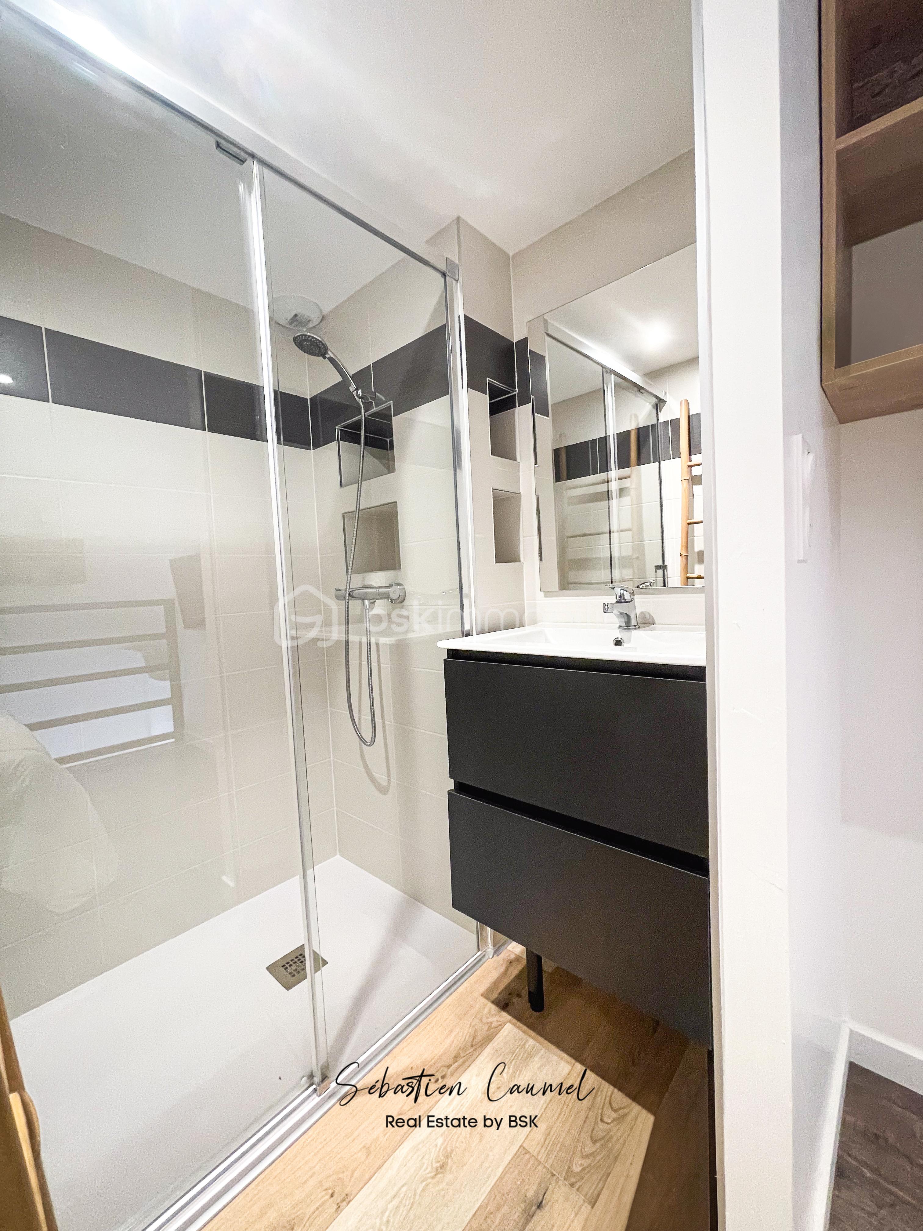 Maison d architecte de 161 m² - STUDIO SALLE D EAU MEZZANINE copie.jpg