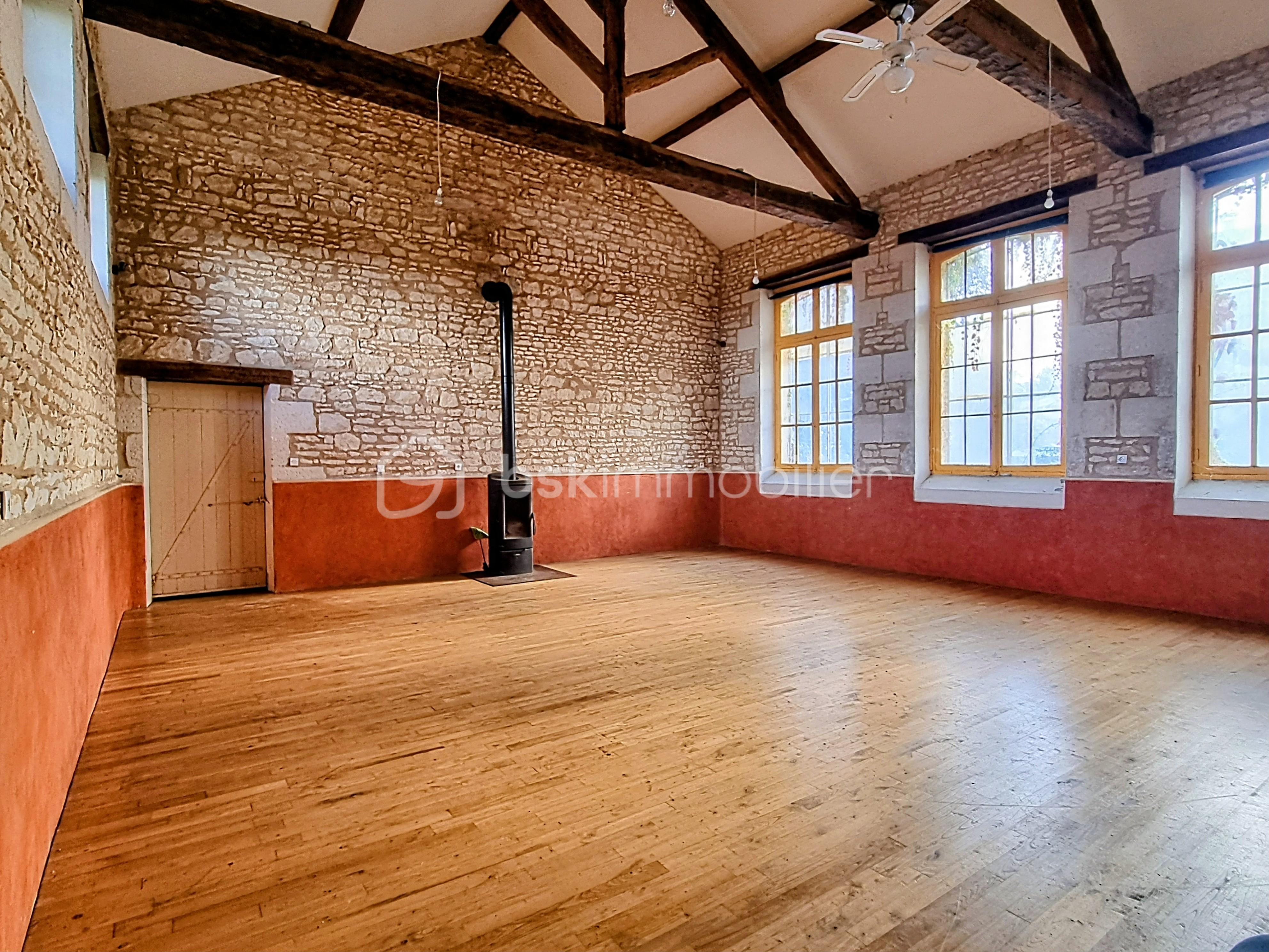 Maison en pierre de 171 m² - 20251025_164454~2.jpg