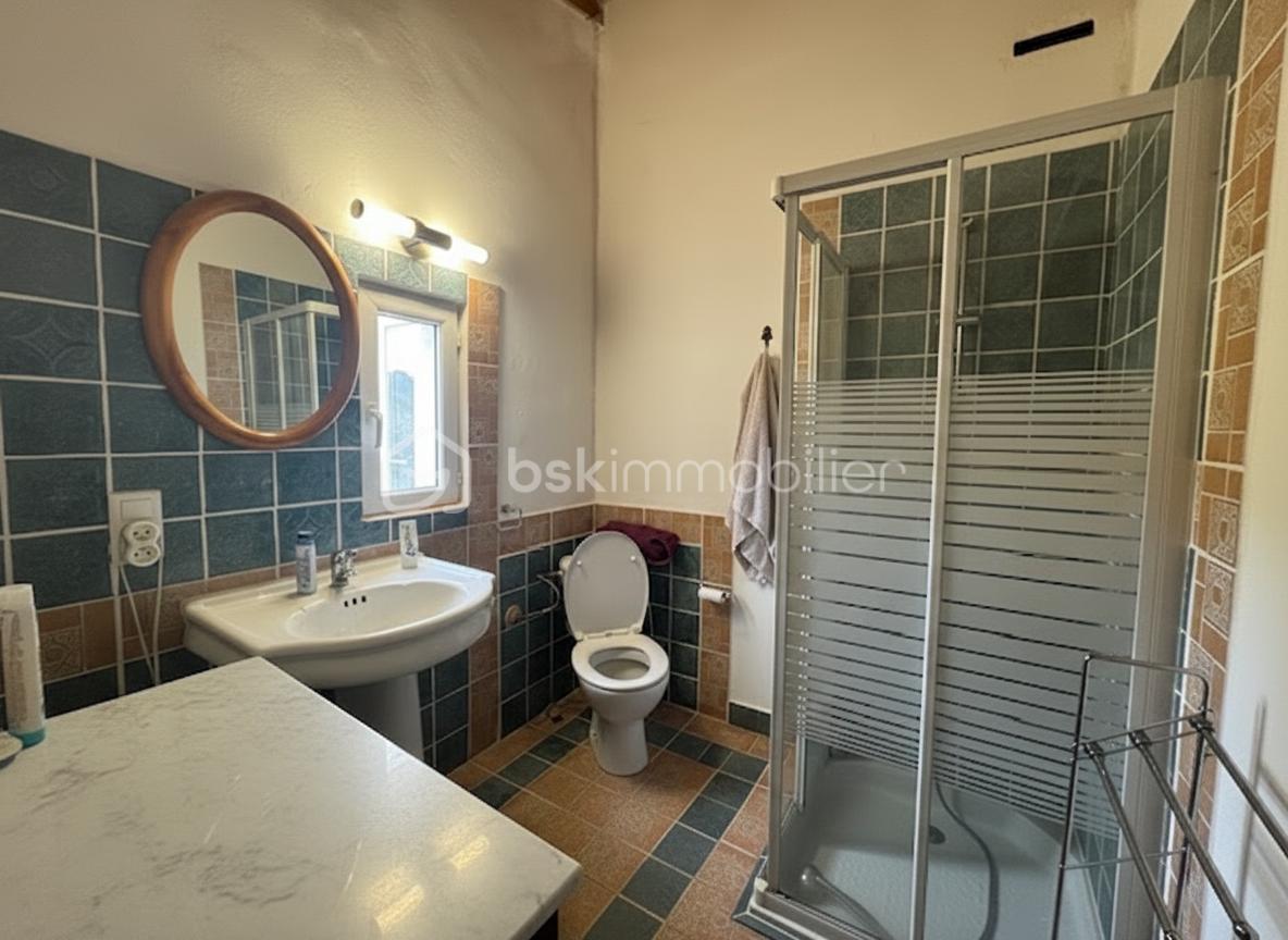 Maison de 167 m² - salle d'eau étage rangé.jpg