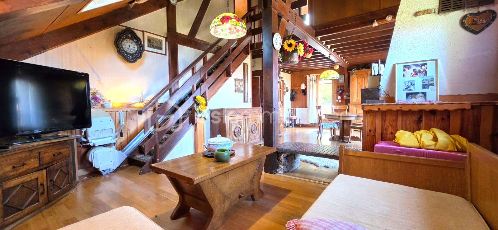 SALON TELE HAUT.jpeg