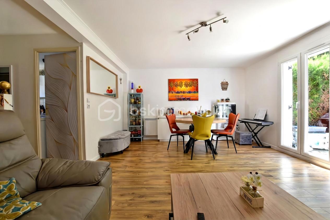 Conflans_livingroom-dinningroom_617385e1.png