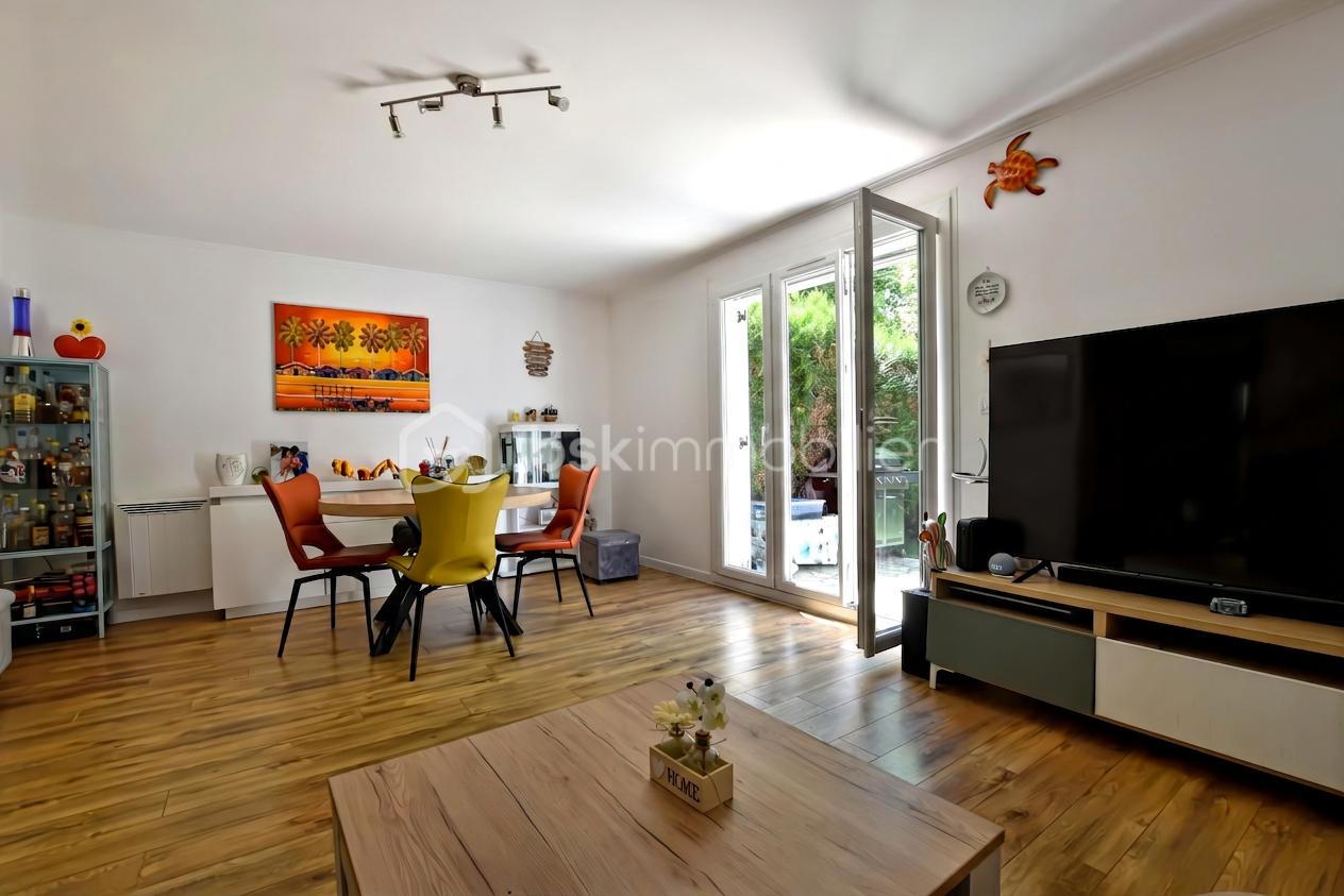 Conflans_livingroom-dinningroom_d886082e.png