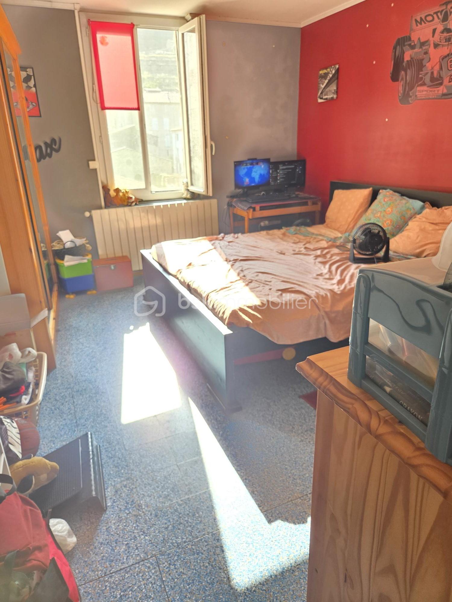 Immeuble de 254 m² - chambre 2e et fils imm step.jpg