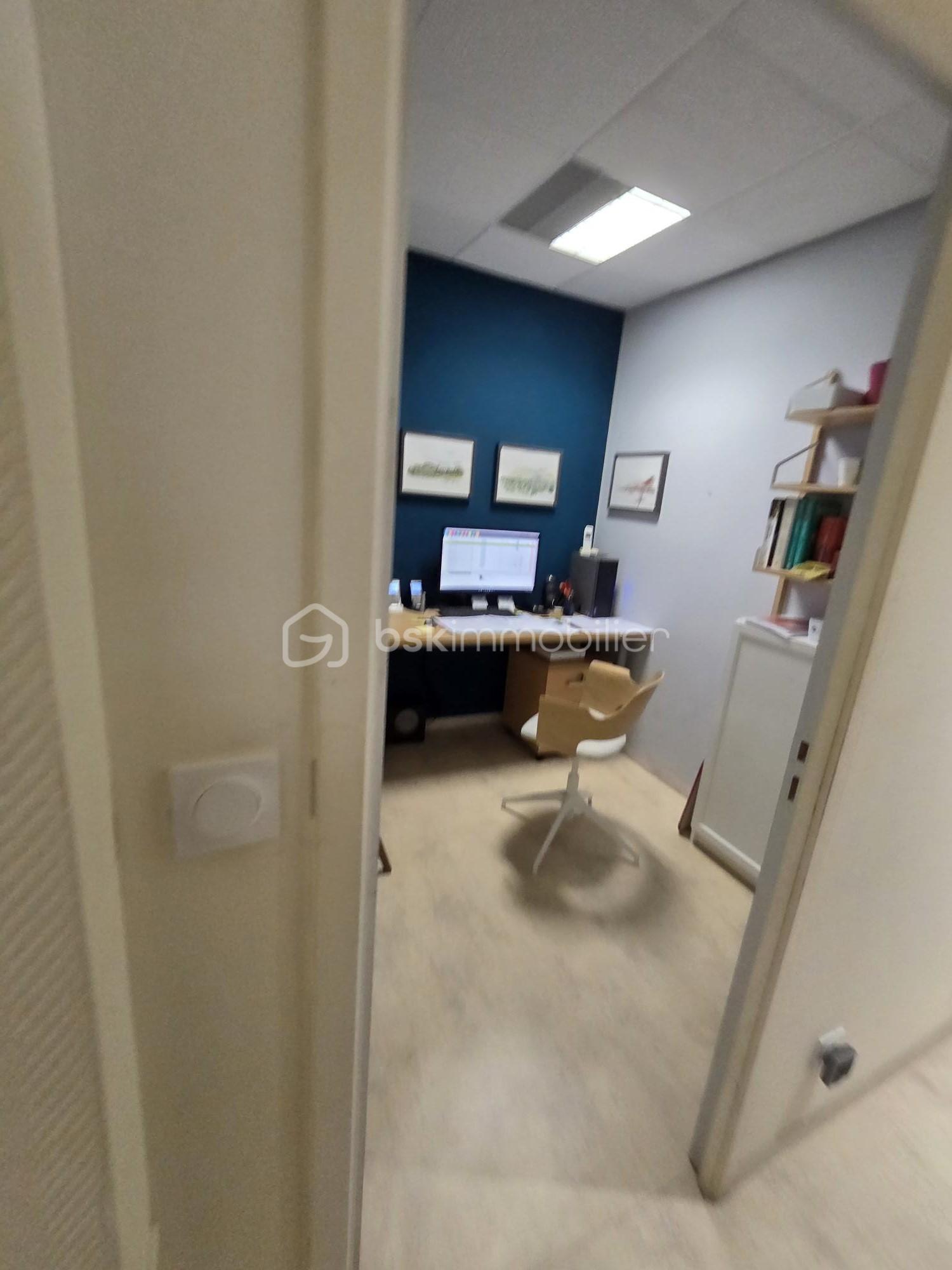 Immeuble de 254 m² - bureau kine.jpg