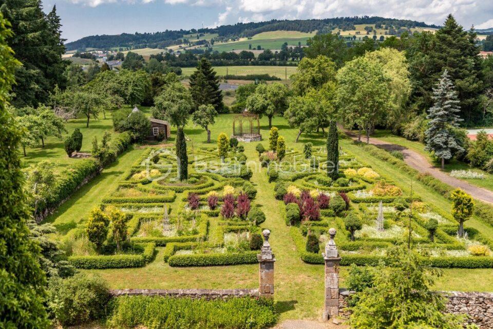 Chateau de 700 m² - 9d8e2de348e66a19e2de348e62c9e2v-960x640.jpg