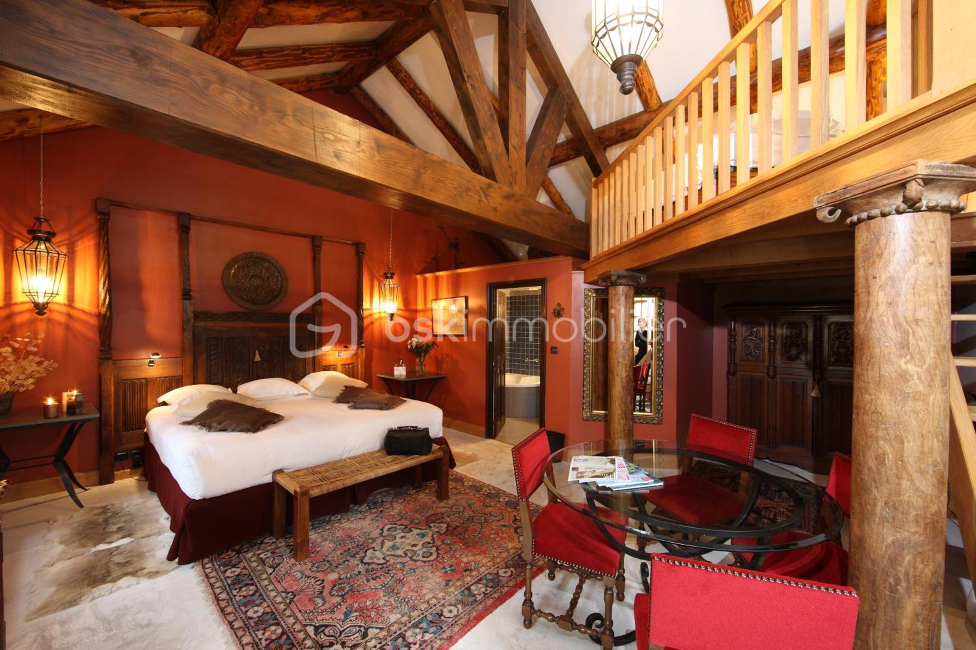 Chateau de 700 m² - 00 Chambre nuptiale.jpeg