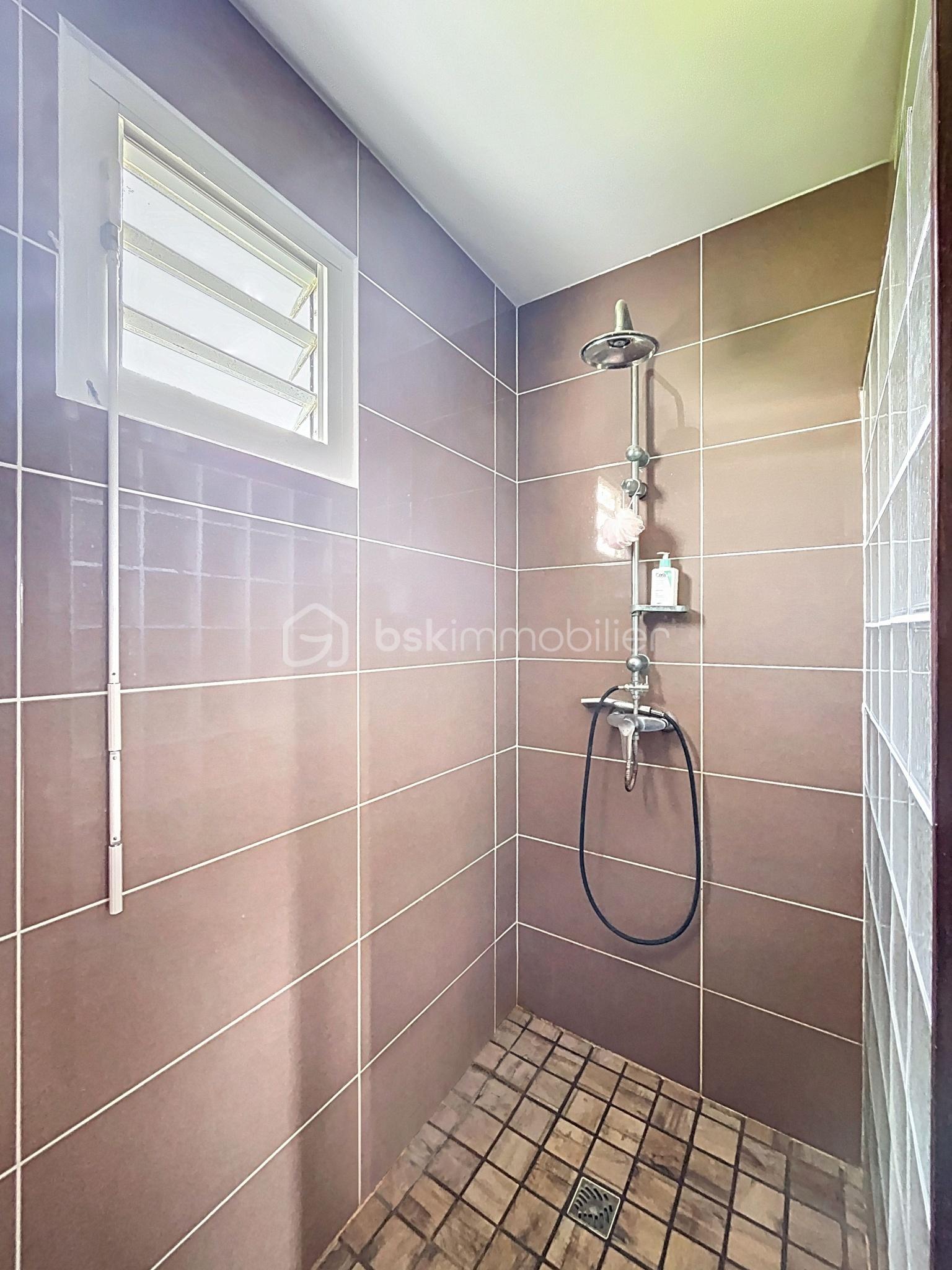 Appartement de 60,10 m² - douche.jpg