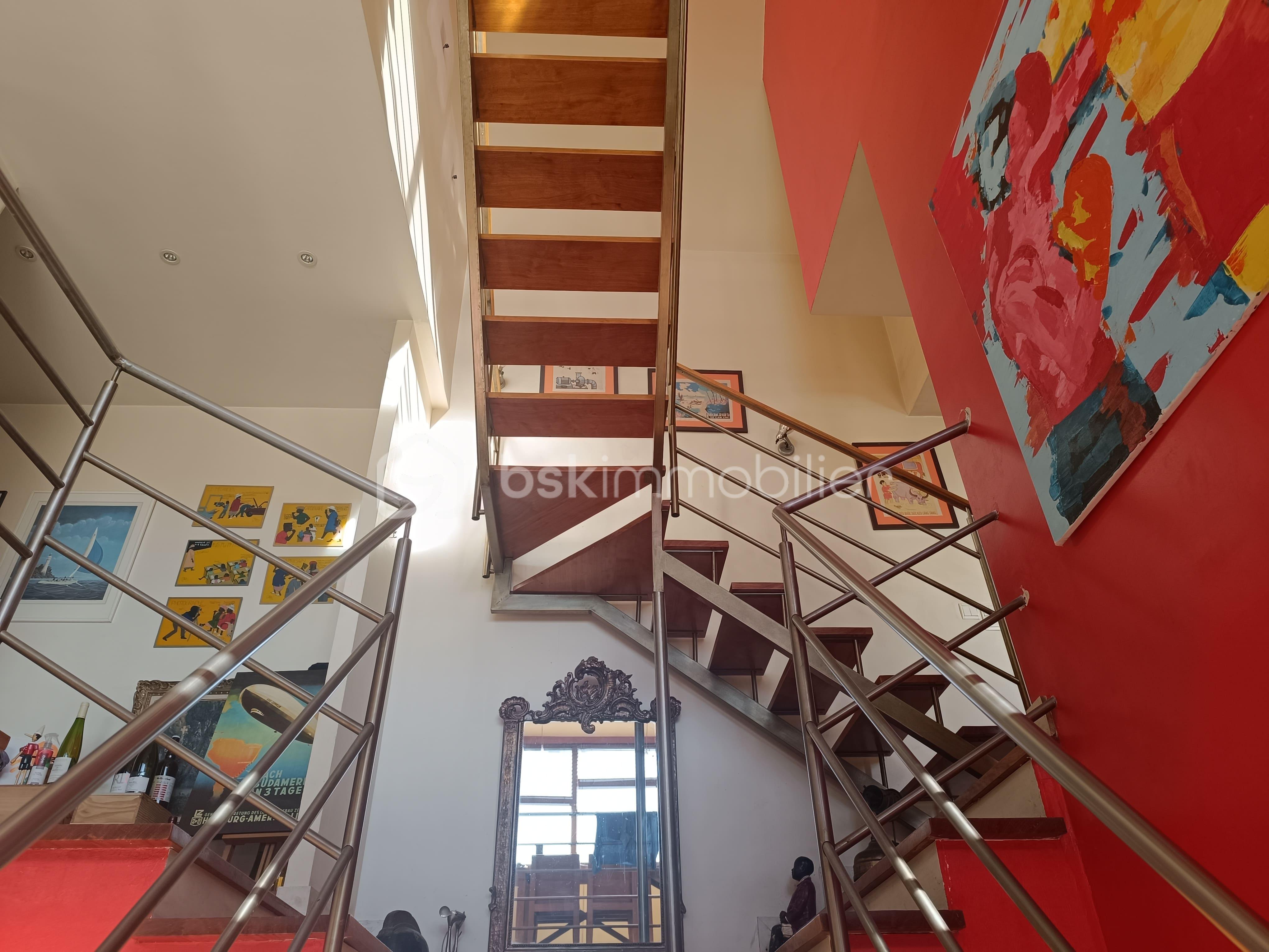 Fonds de commerce - escalier.jpg