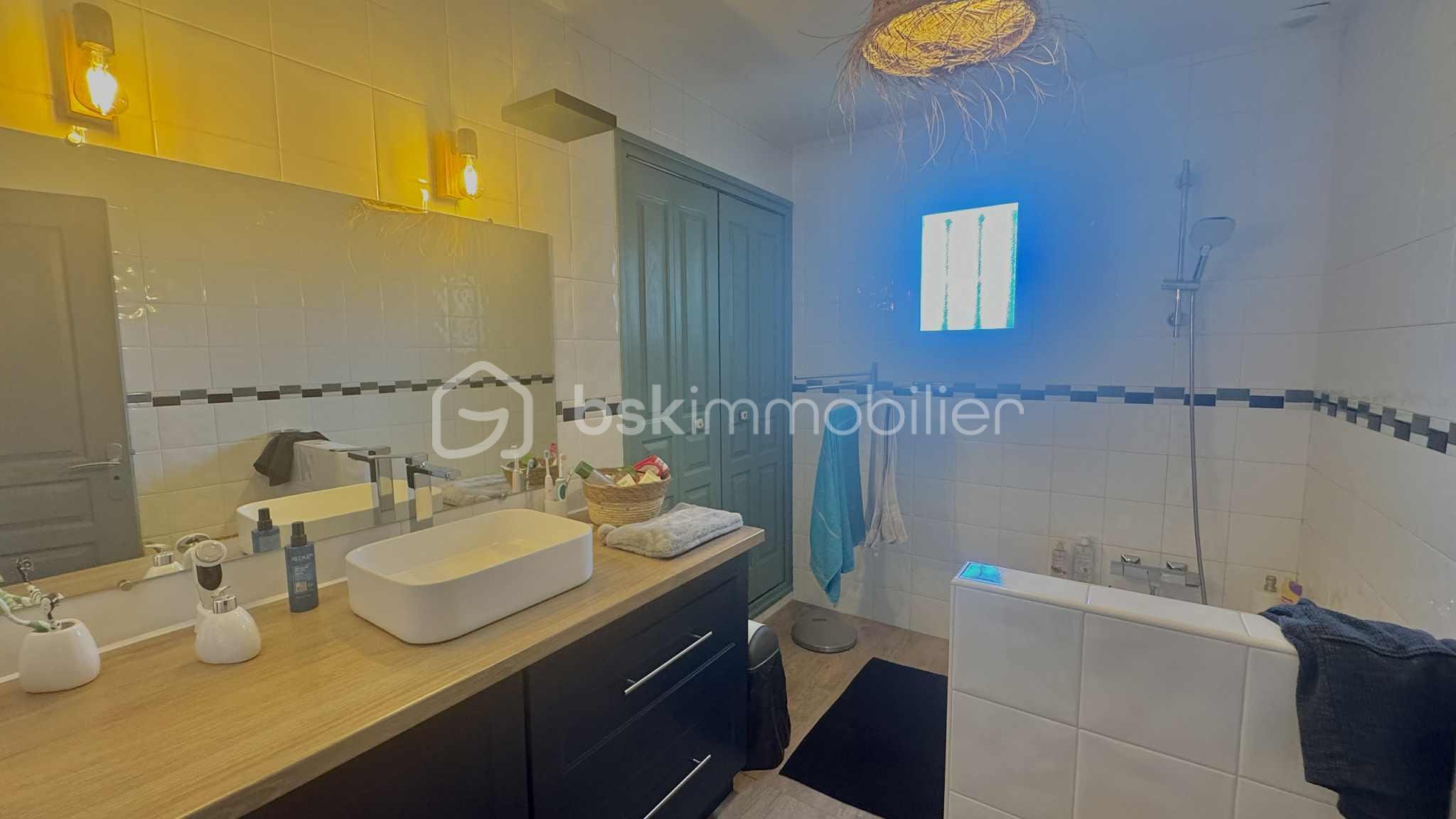 Maison traditionnelle de 165 m² - 36664aaa-3701-4383-bc99-d952d9a7ff47.jpeg