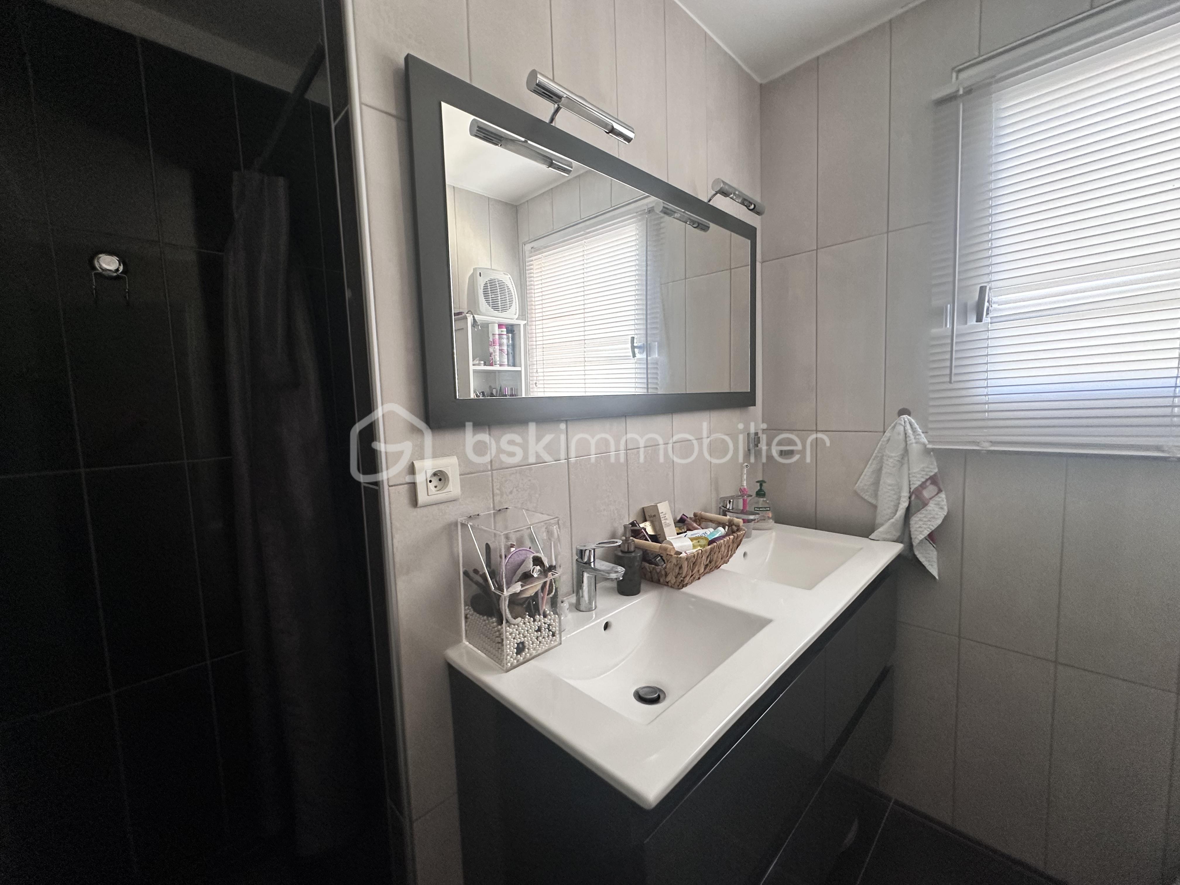 Maison de village de 100,25 m² - 95F459C3-5305-43E3-88D1-C8FA1E9DD95D 2.JPG