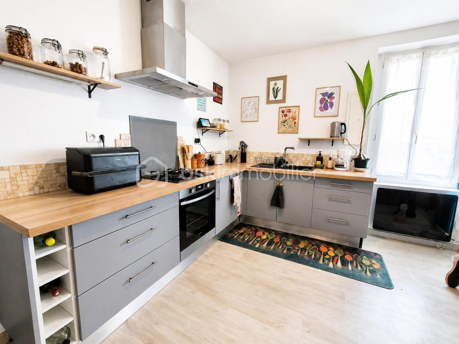 Maison 4 pièces 435 m² · à Monthodon · 435 m² · 129 900 €