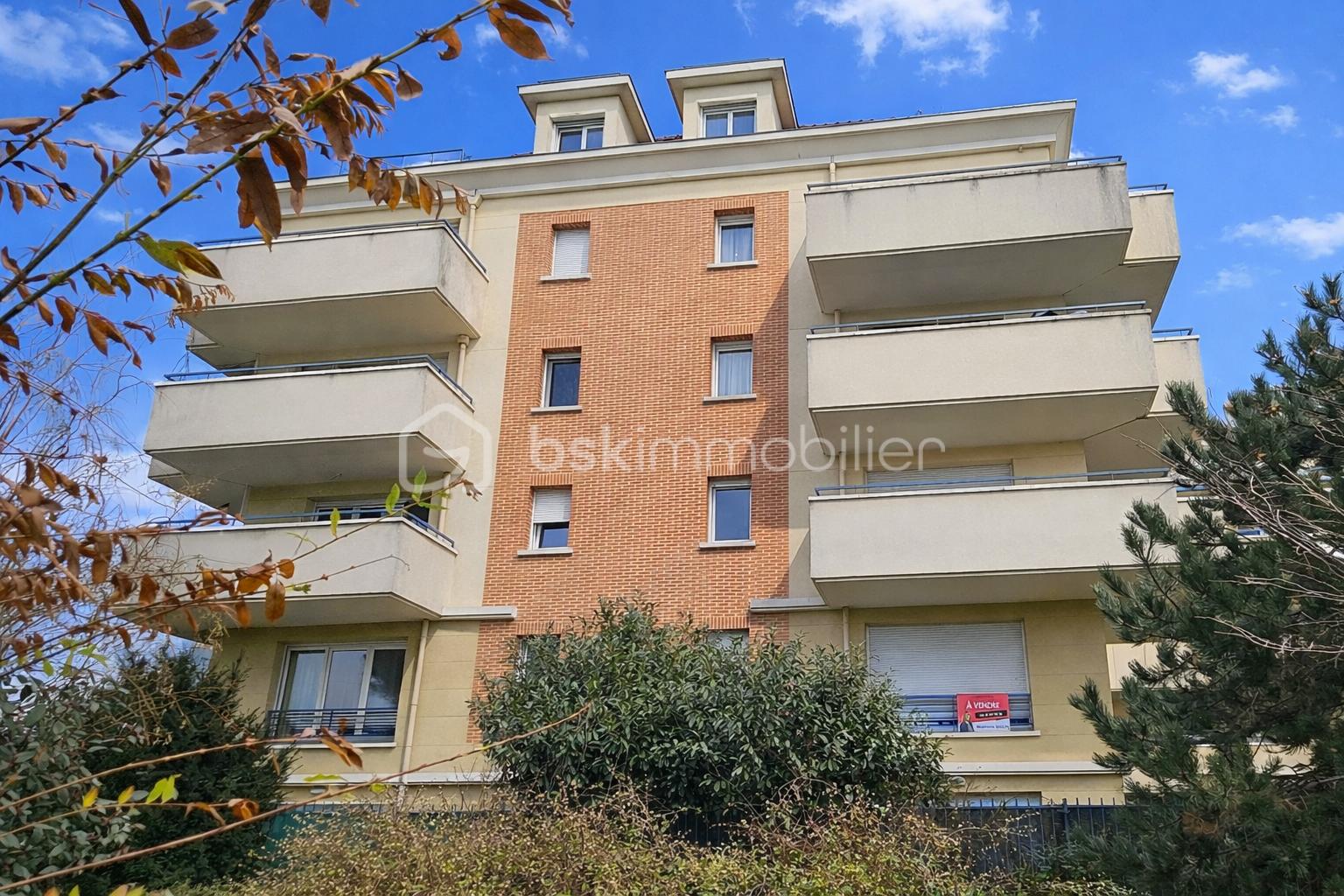 Appartement de 61,40 m² - Immeuble résidentiel au coin de la rue (1).png
