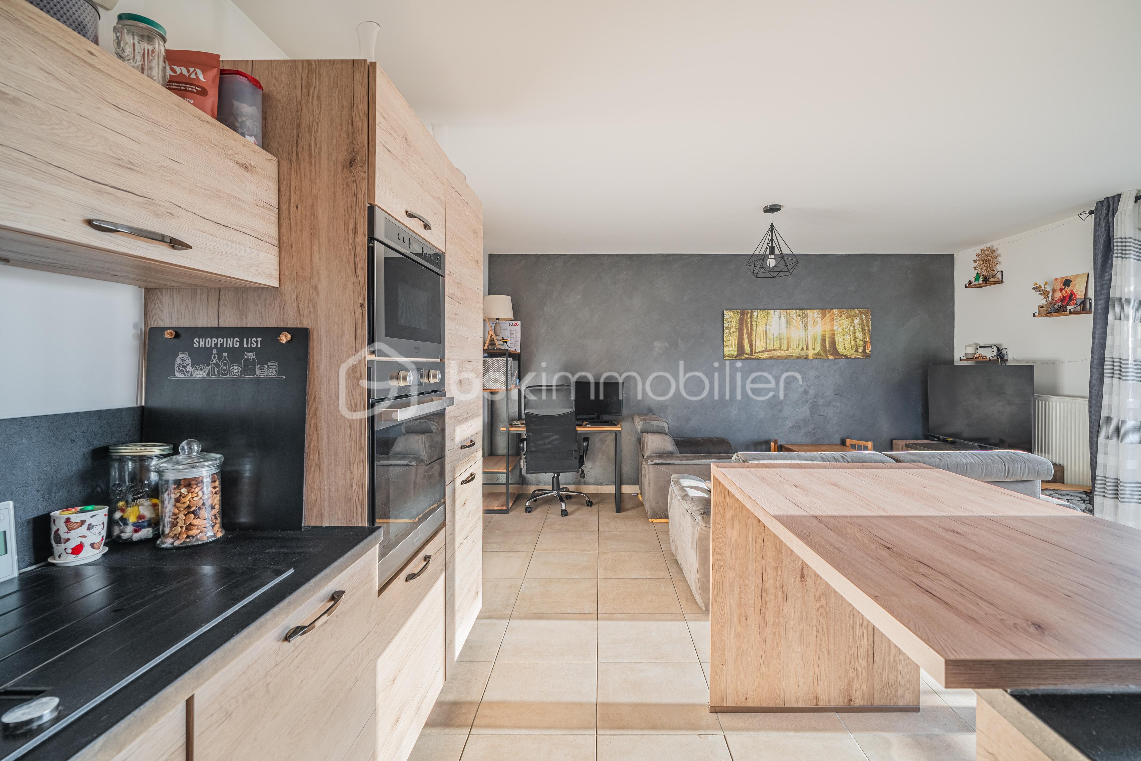 Appartement de 66,15 m² - SALON ET CUISINE 1.JPG