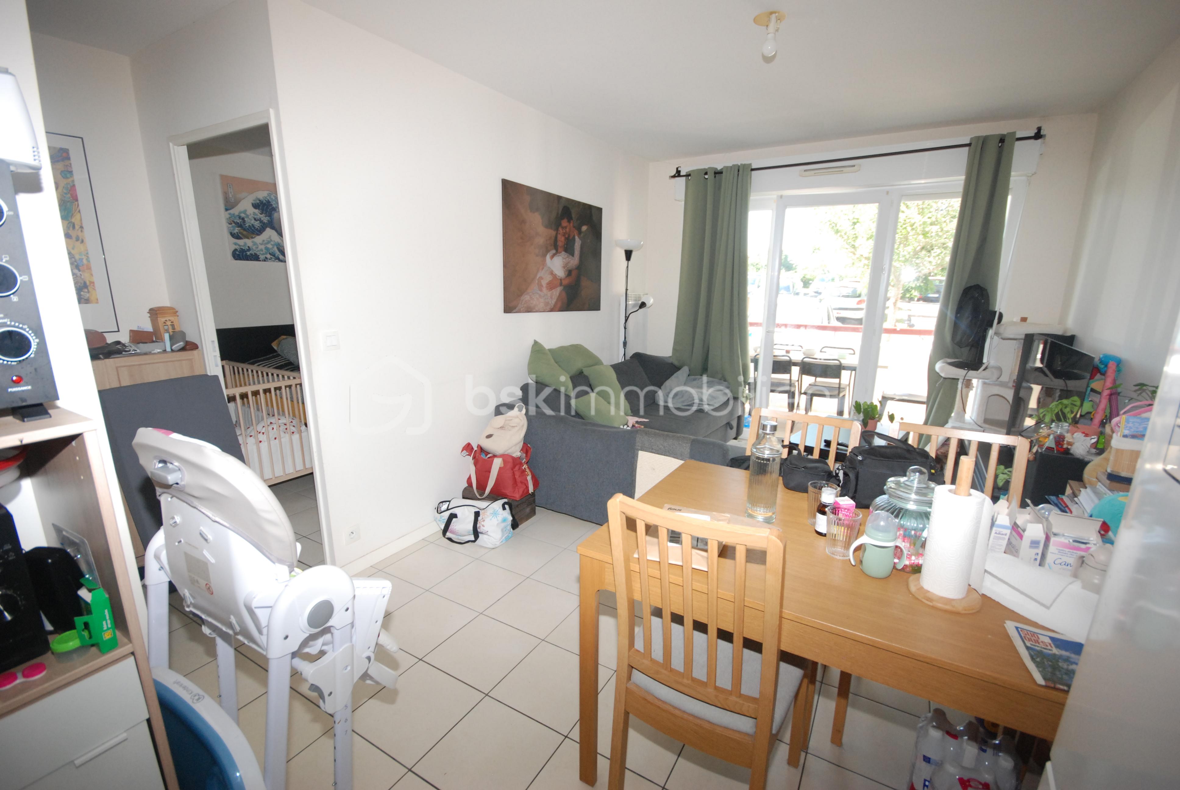 Appartement de 37 m² - LESBEGUERIES  SEJOUR 2.JPG