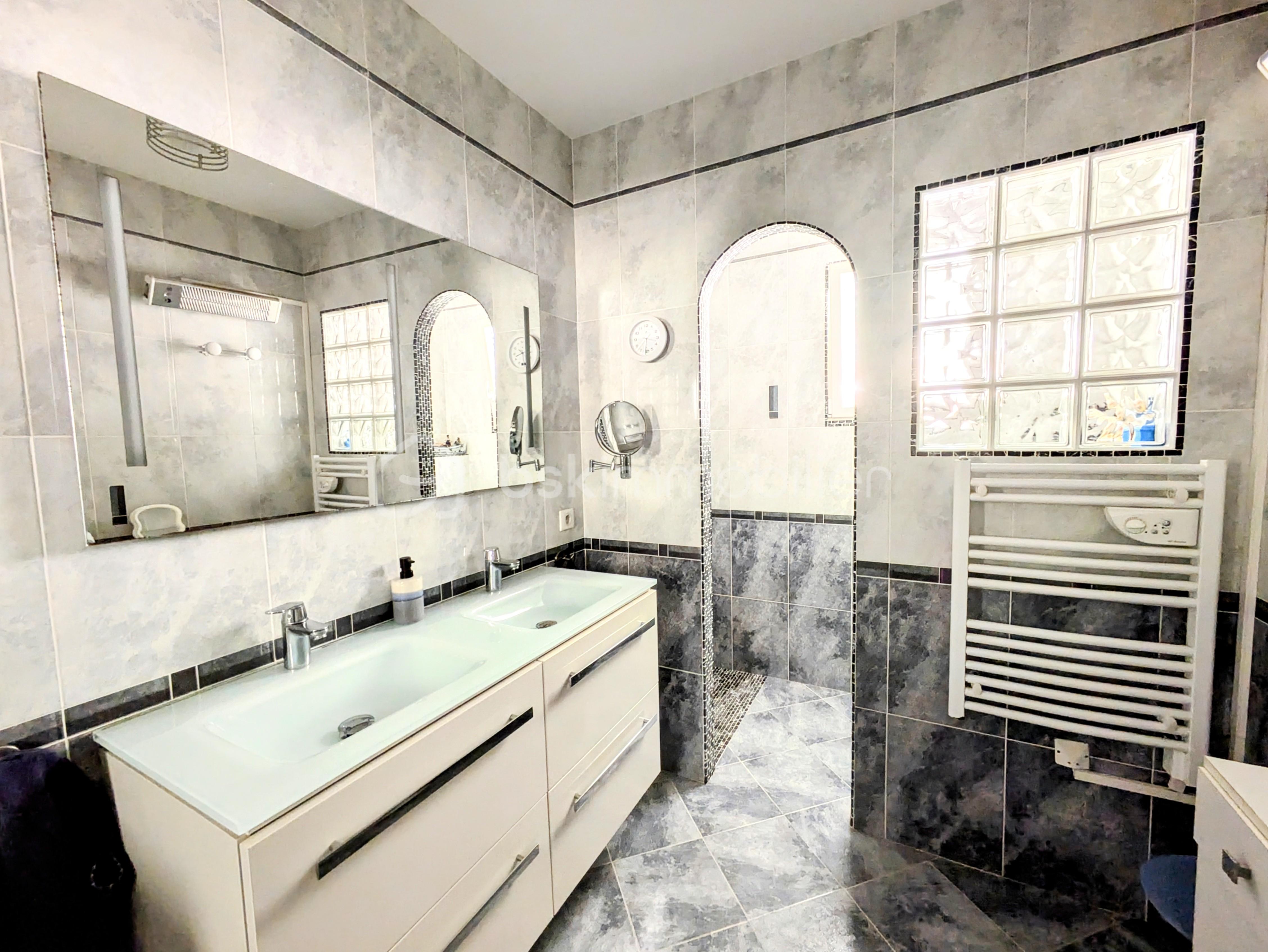 Maison contemporaine de 139 m² - PXL_20250903_133138878.RAW-01.COVER~2.jpg