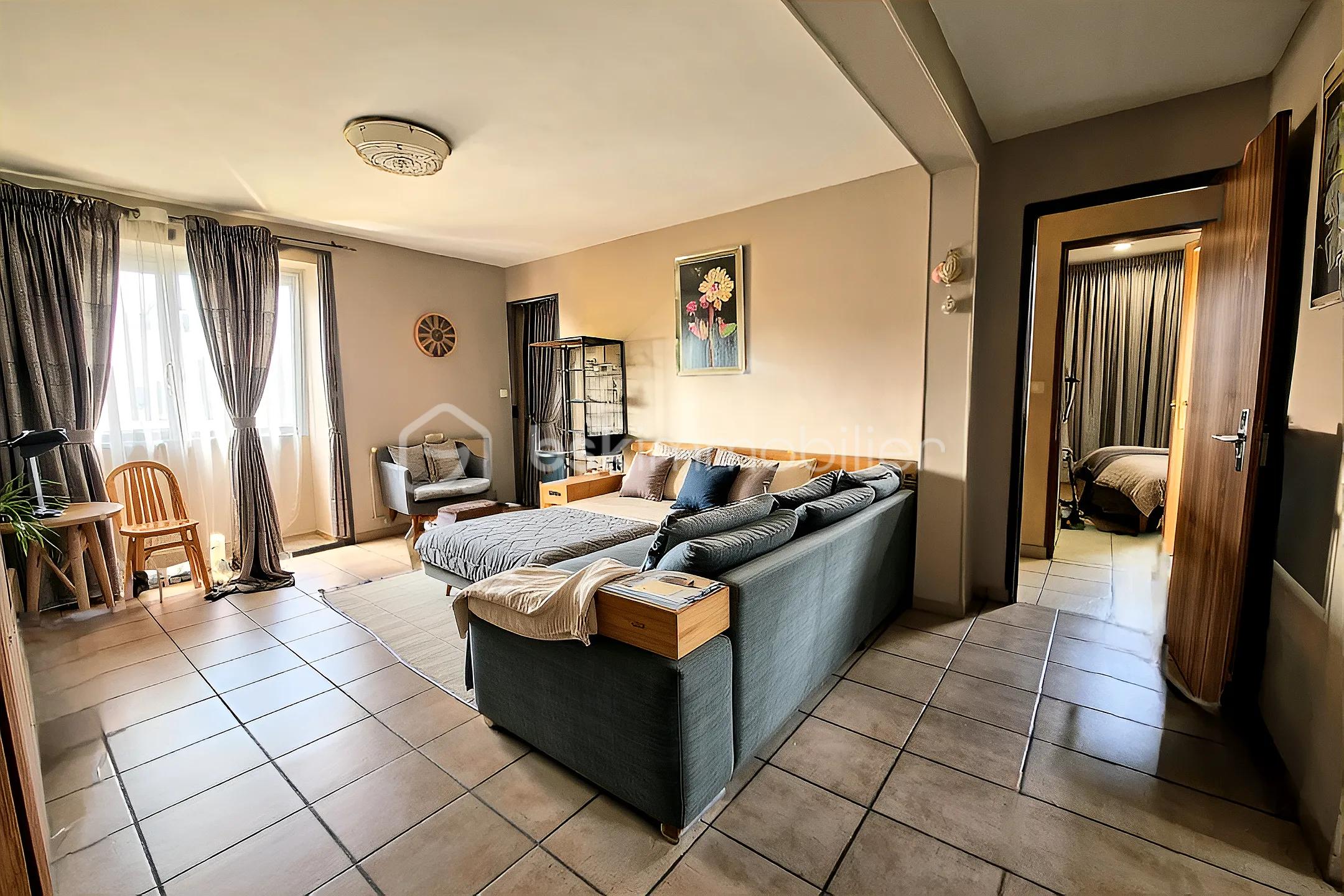 Appartement de 63,29 m² - salon bachir hs .jpg