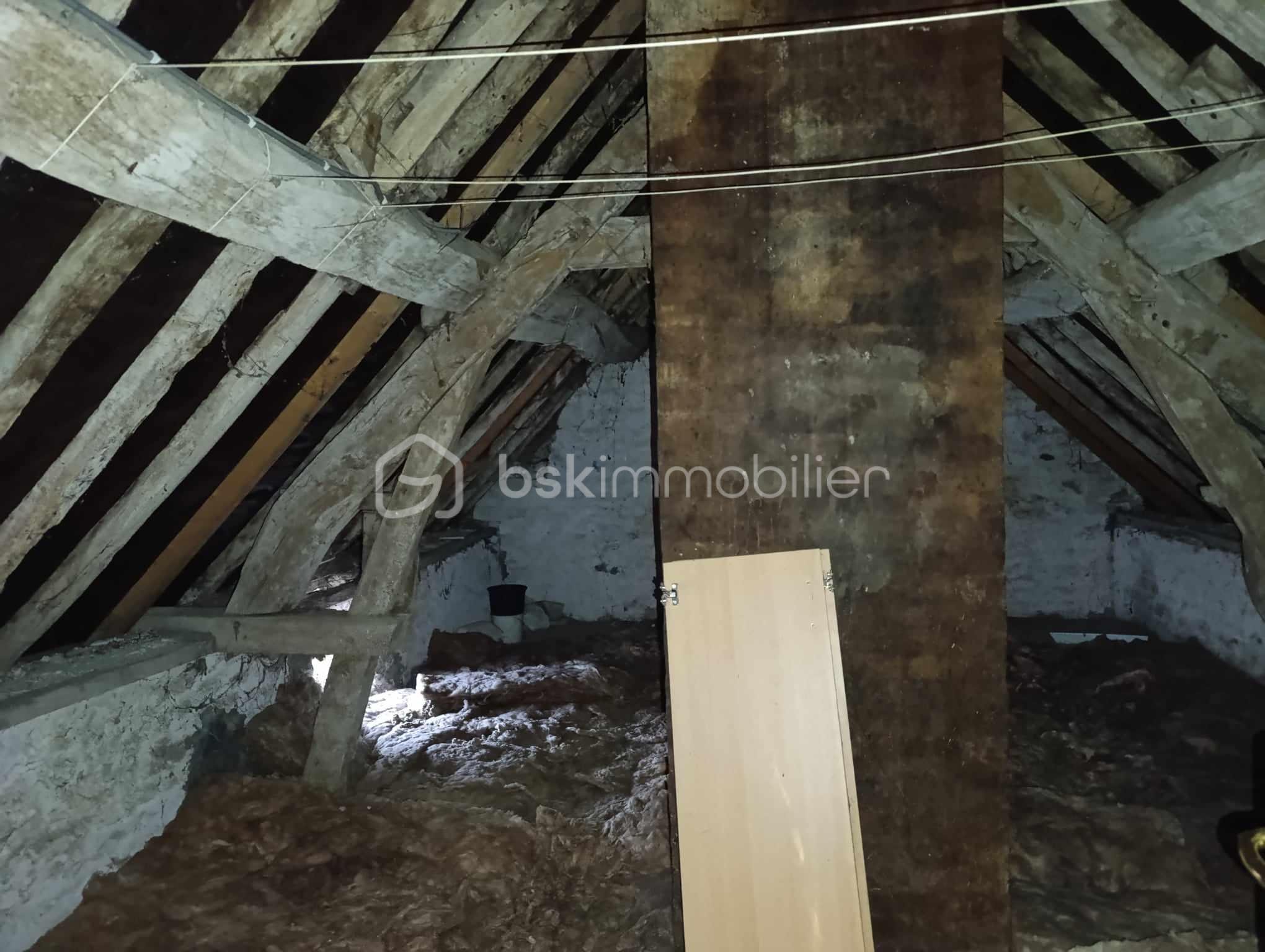 Immeuble de 100 m² - 465249085_1110646877100281_7173782304853100345_n.jpg