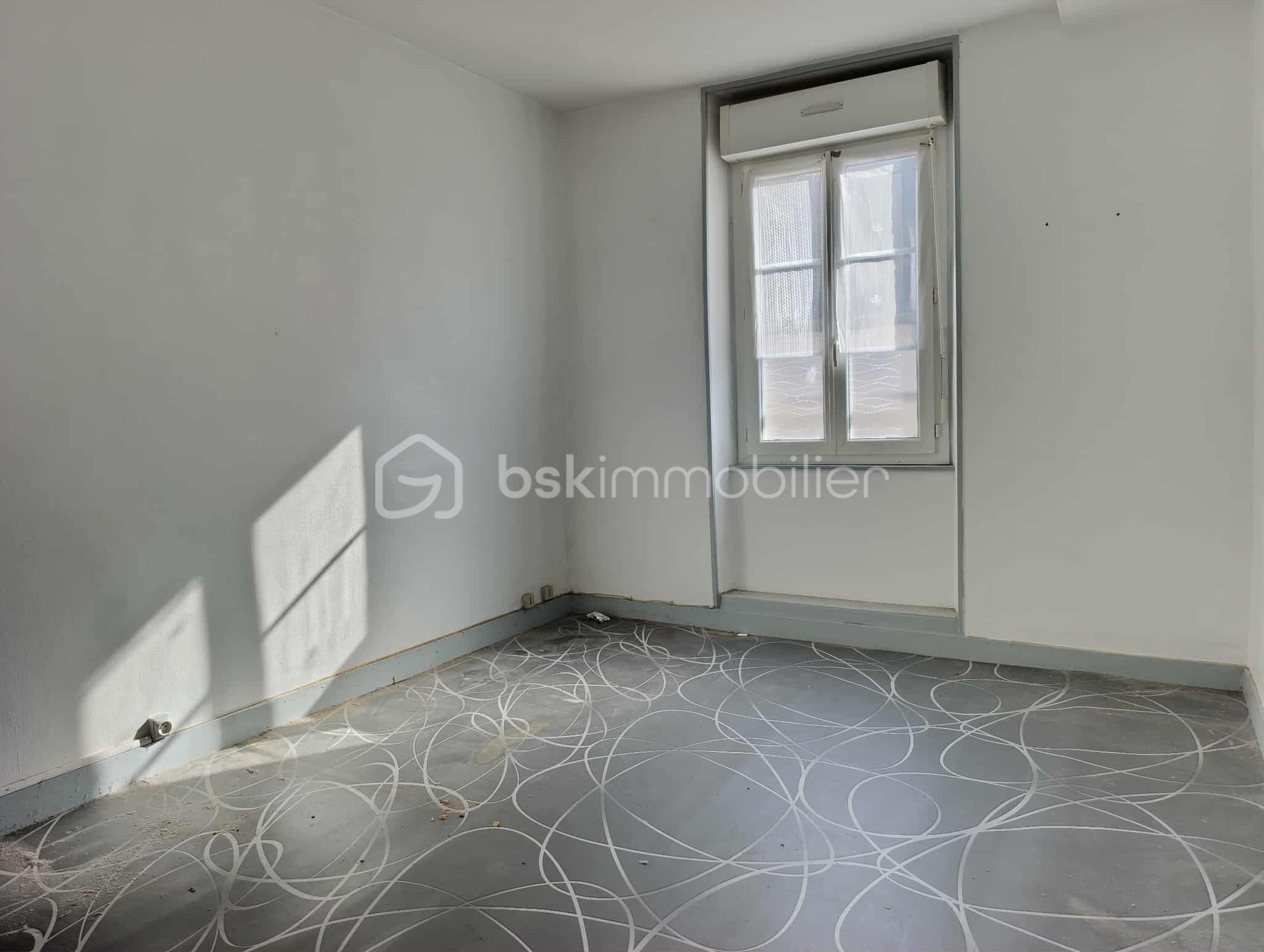 Immeuble de 100 m² - 3449735f-55fa-461e-9ccd-a9d30fe66bde.jpg