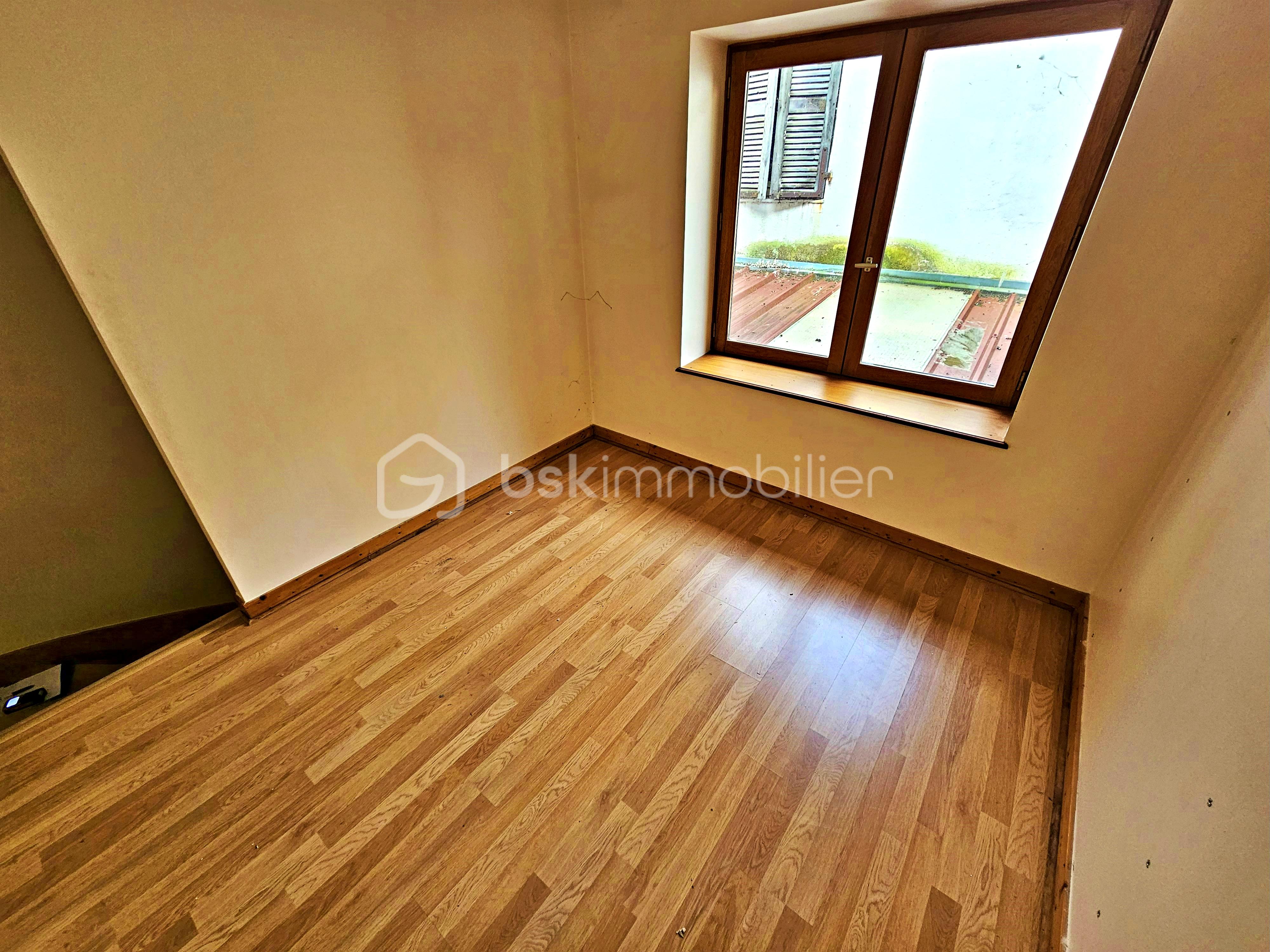 Local d activites de 106 m² - Ch T2.jpg
