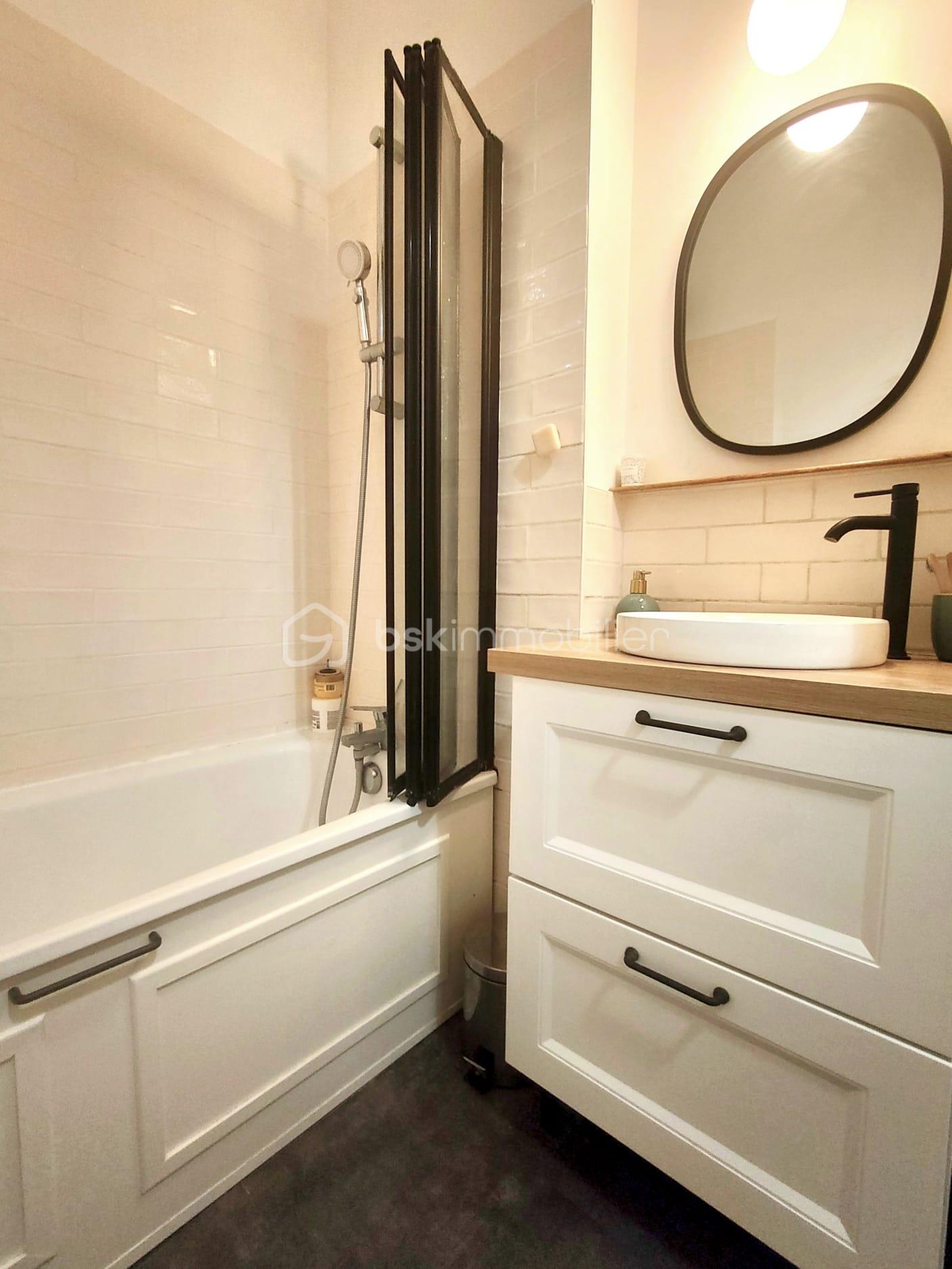 Appartement de 72,46 m² - corinne bruno bsk immobililer wattrelos sdb1.jpg