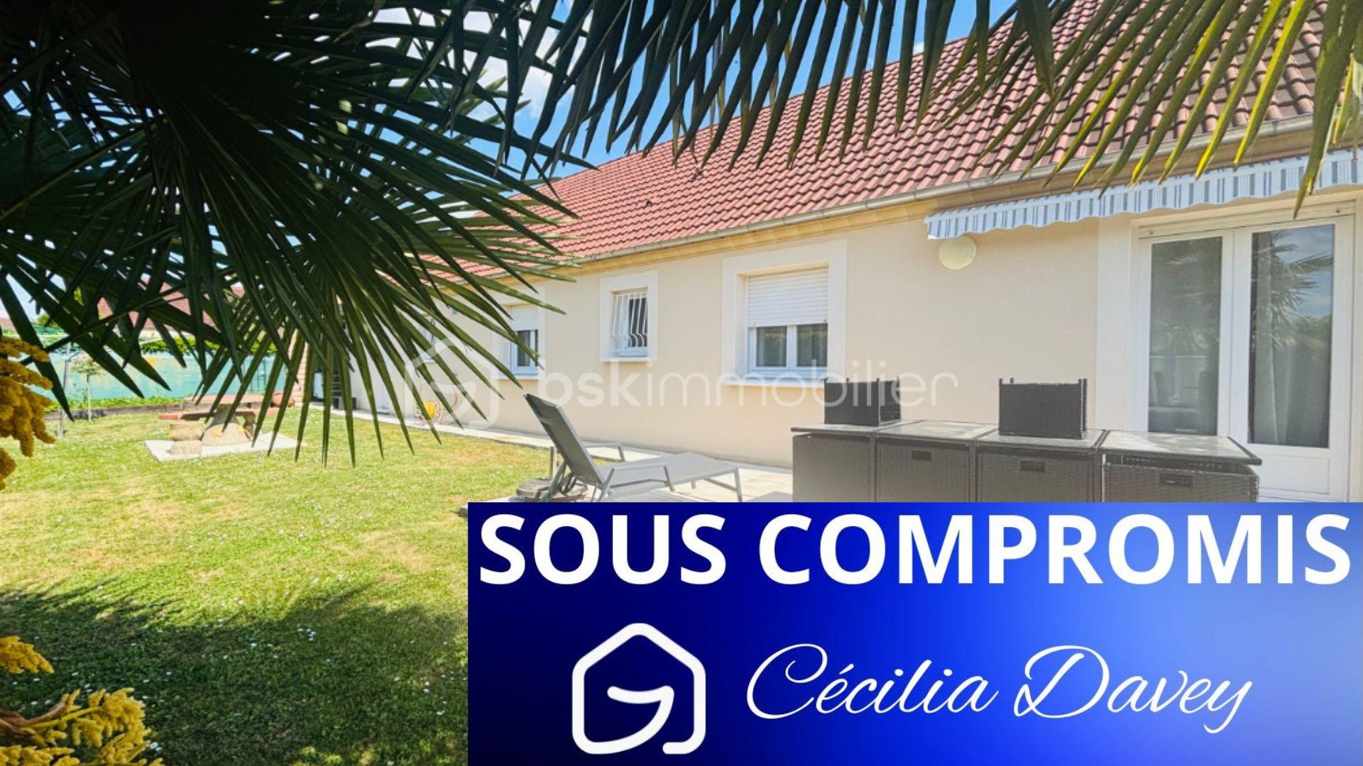 Maison de village de 105 m² - Copie de Copie de Blue Green Corporate Real Estate Presentation (16).jpg