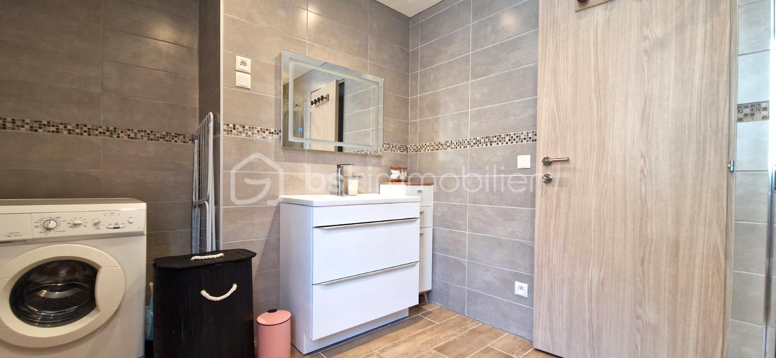 Appartement de 135 m² - SALLE DE DOUCHE EVIER.jpg