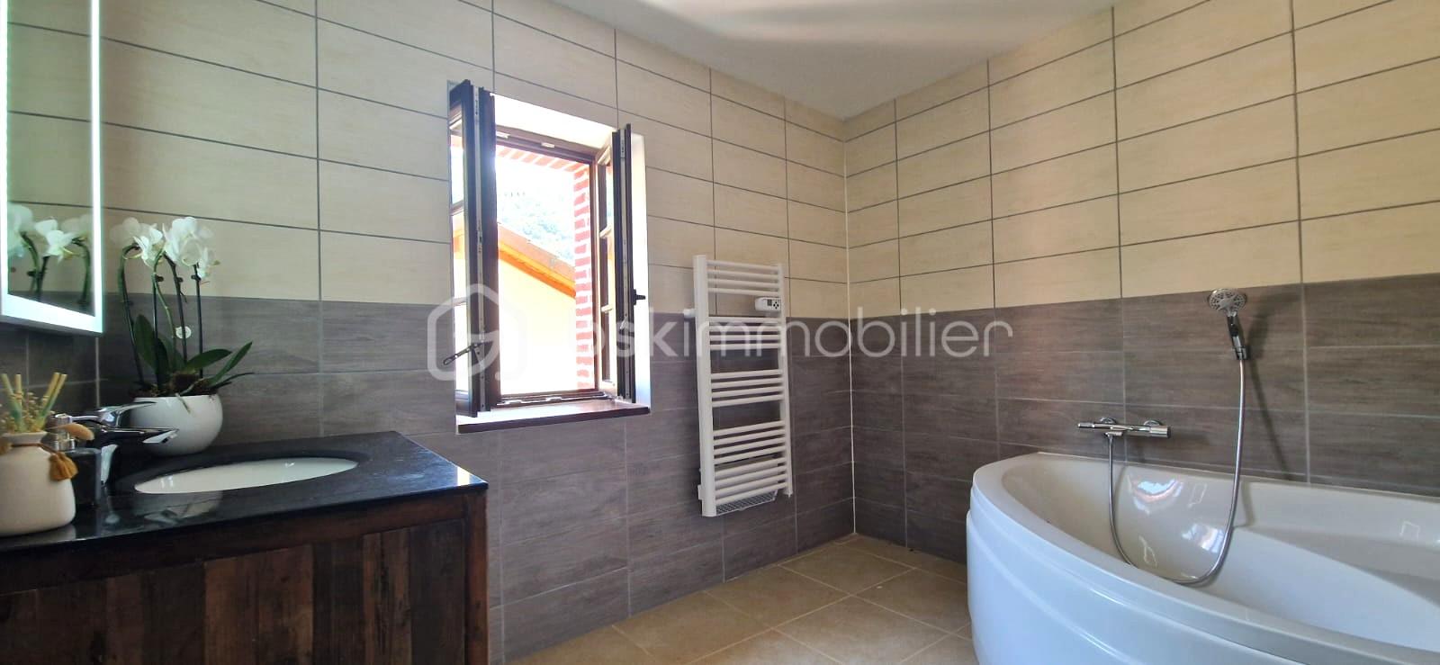 Appartement de 135 m² - VUE SALLE DE BAINS.jpg