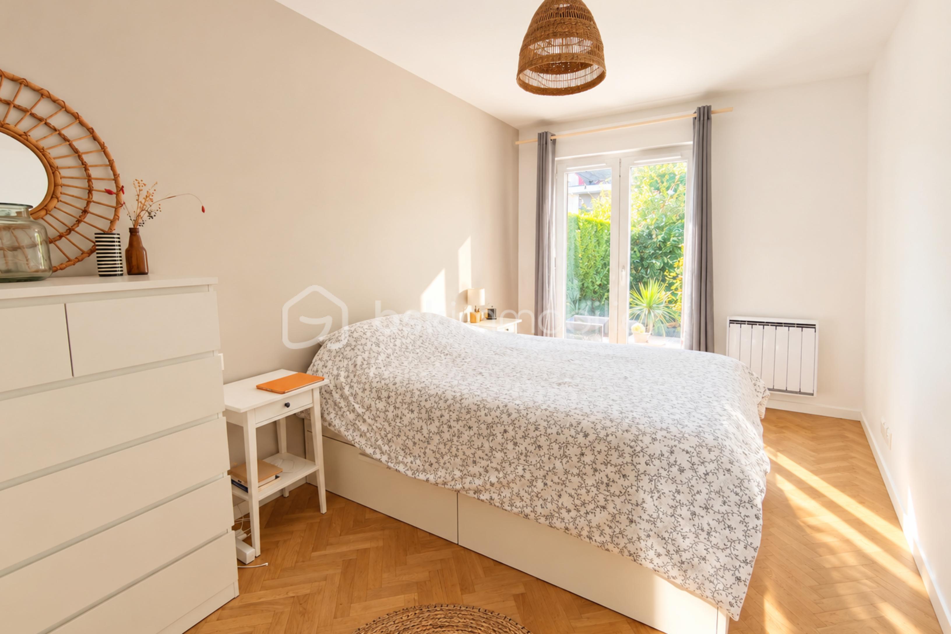 resize_Chambre scandinave baignée de lumière.png