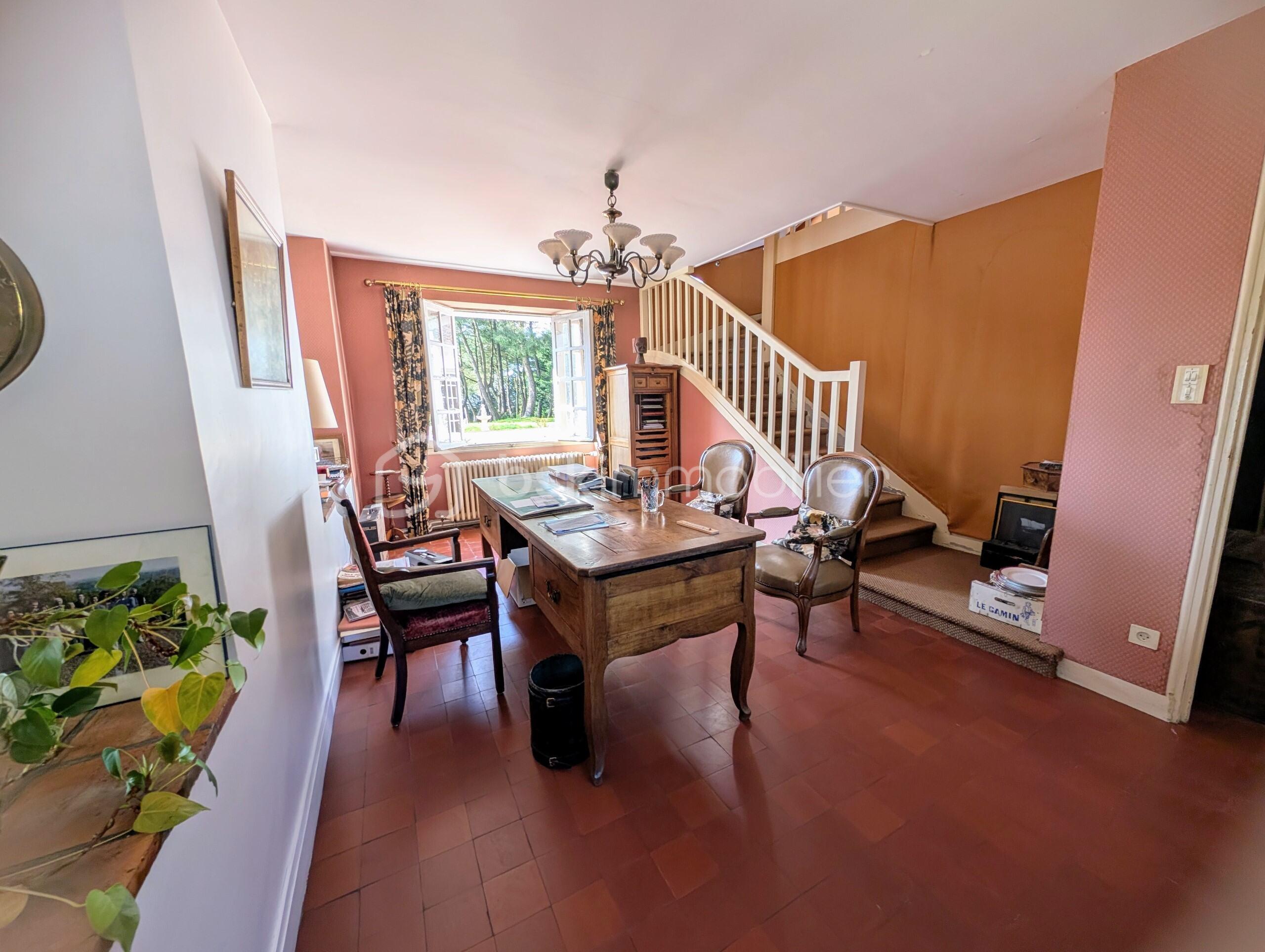 Demeure de 205 m² - ef33a737-bc59-45a5-8d10-4808aa59bf2e.jpg
