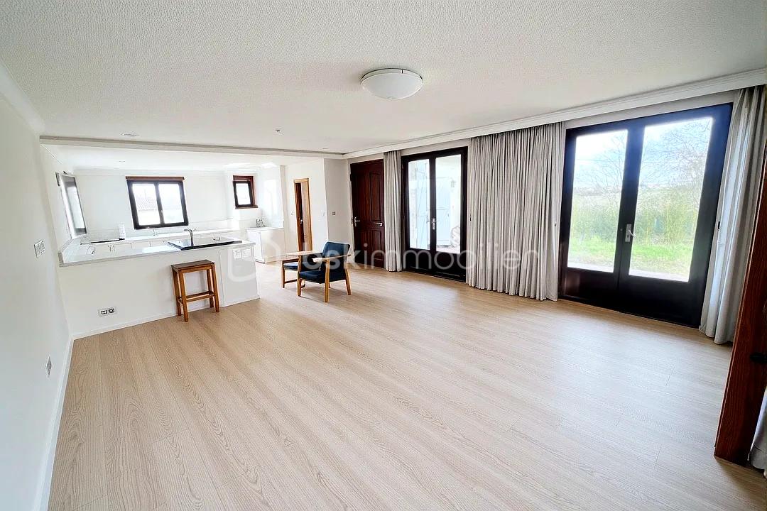 Maison traditionnelle de 200 m² - liloo-downloaderSxyx5A