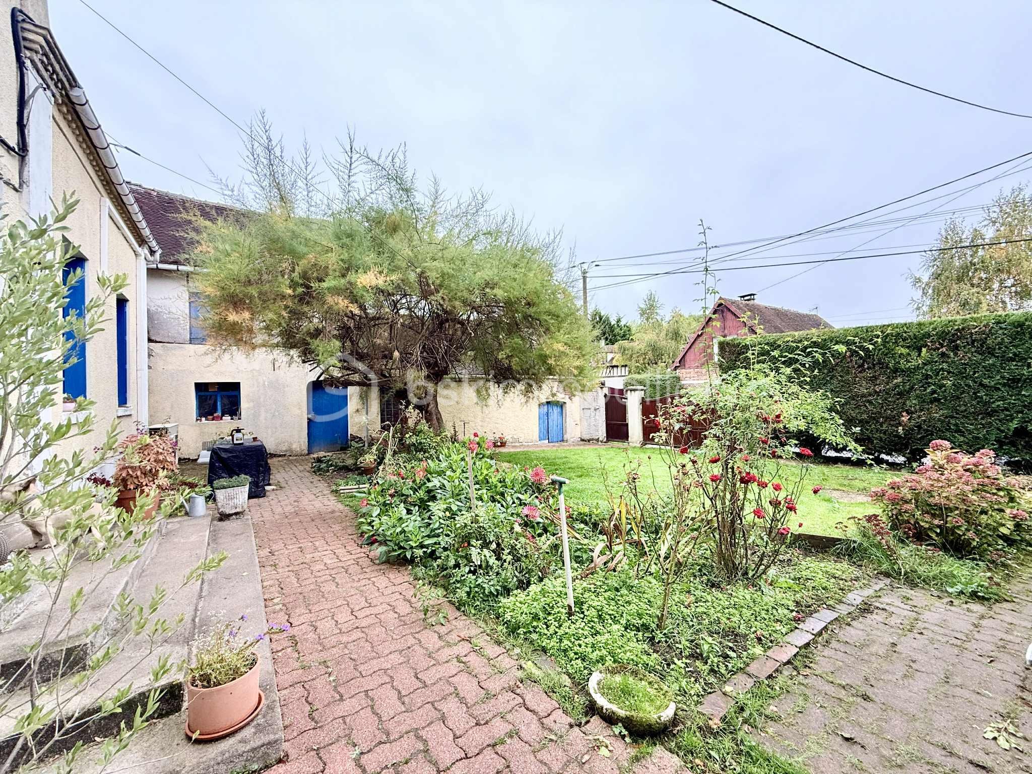 Maison de 77 m² - Cour Devant.jpg