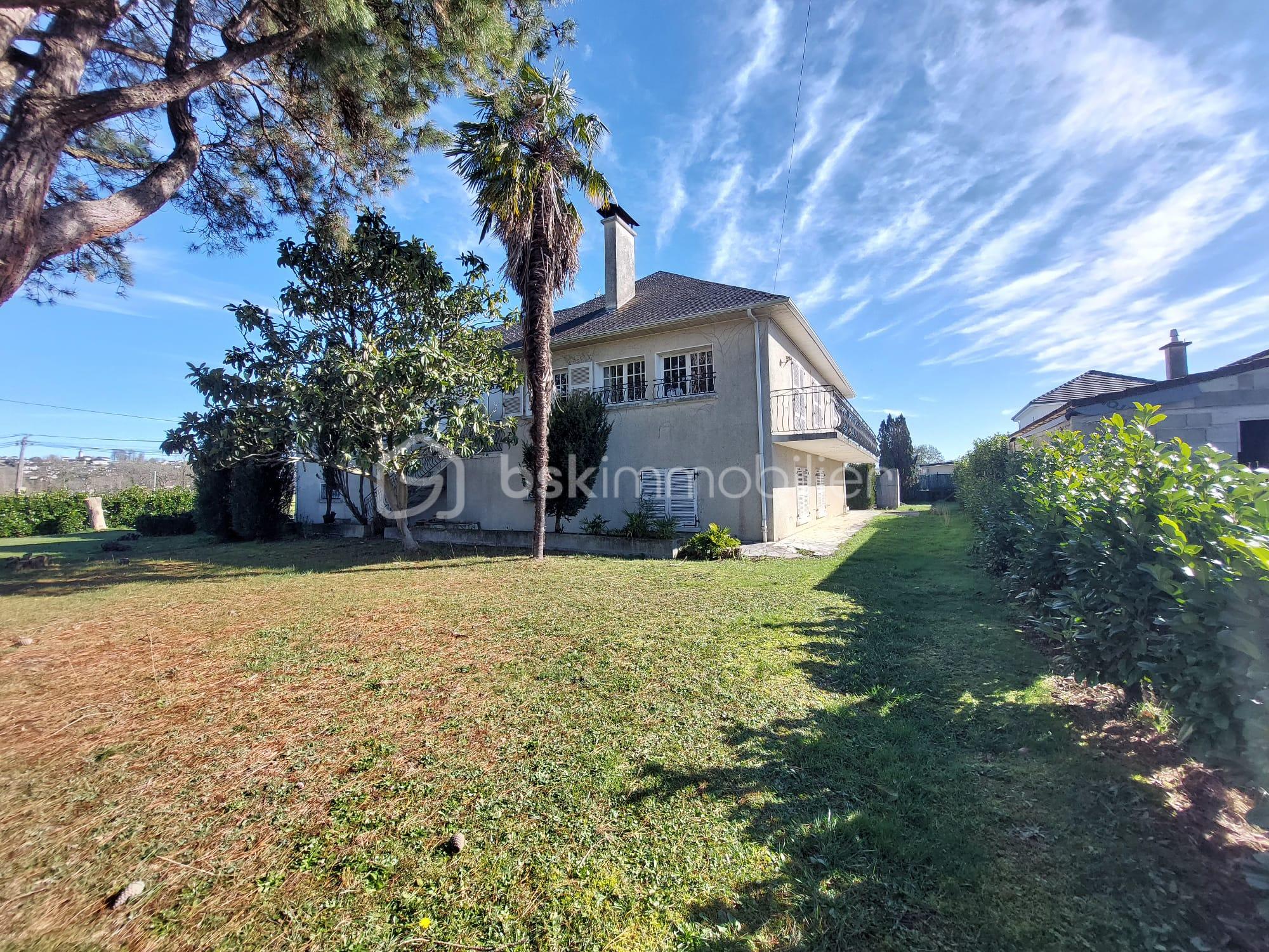 Maison traditionnelle de 300,40 m² - Extérieur 2.jpeg