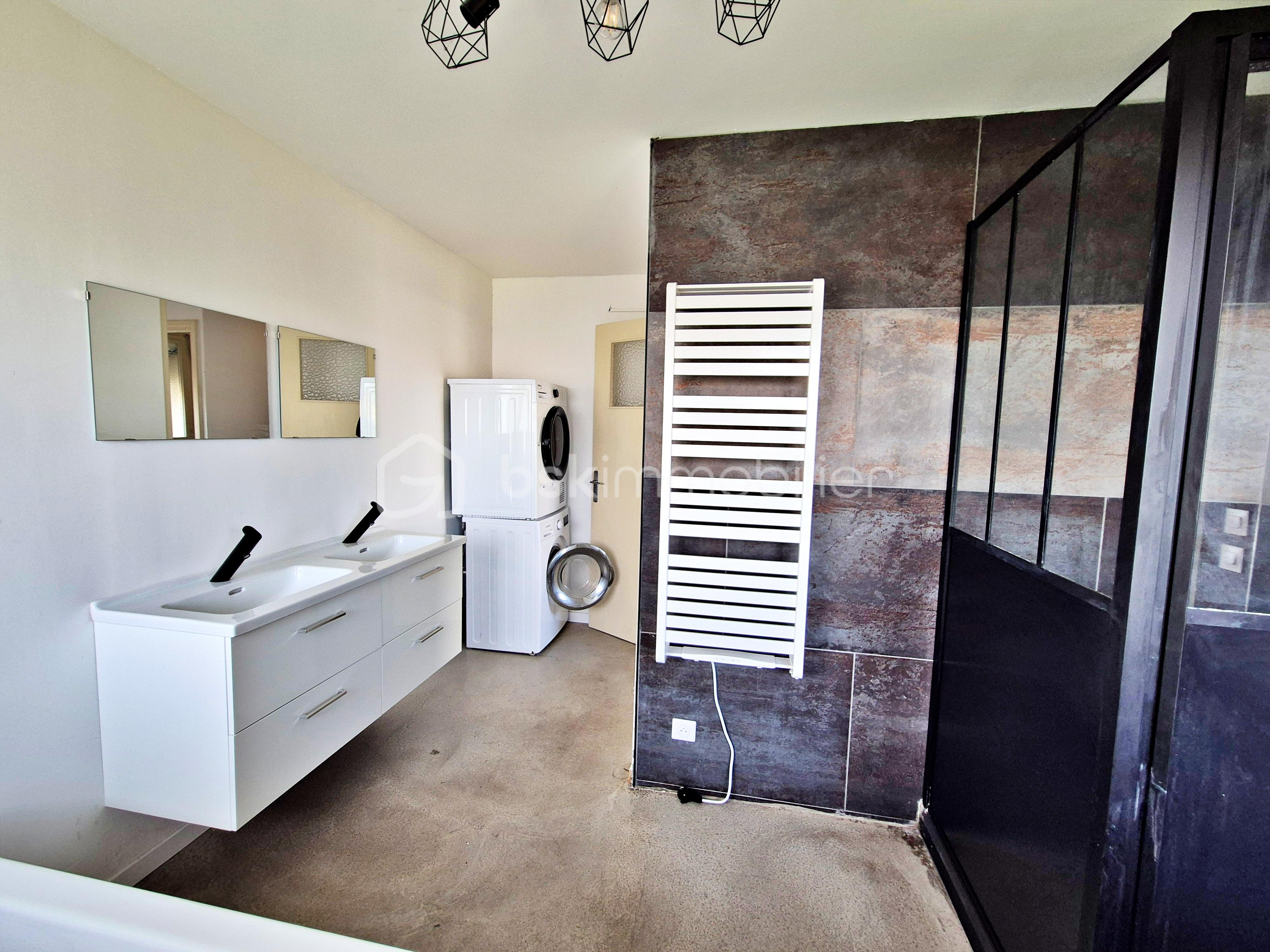 Maison de 82,09 m² - Salle de Bains retouchée 2.jpg