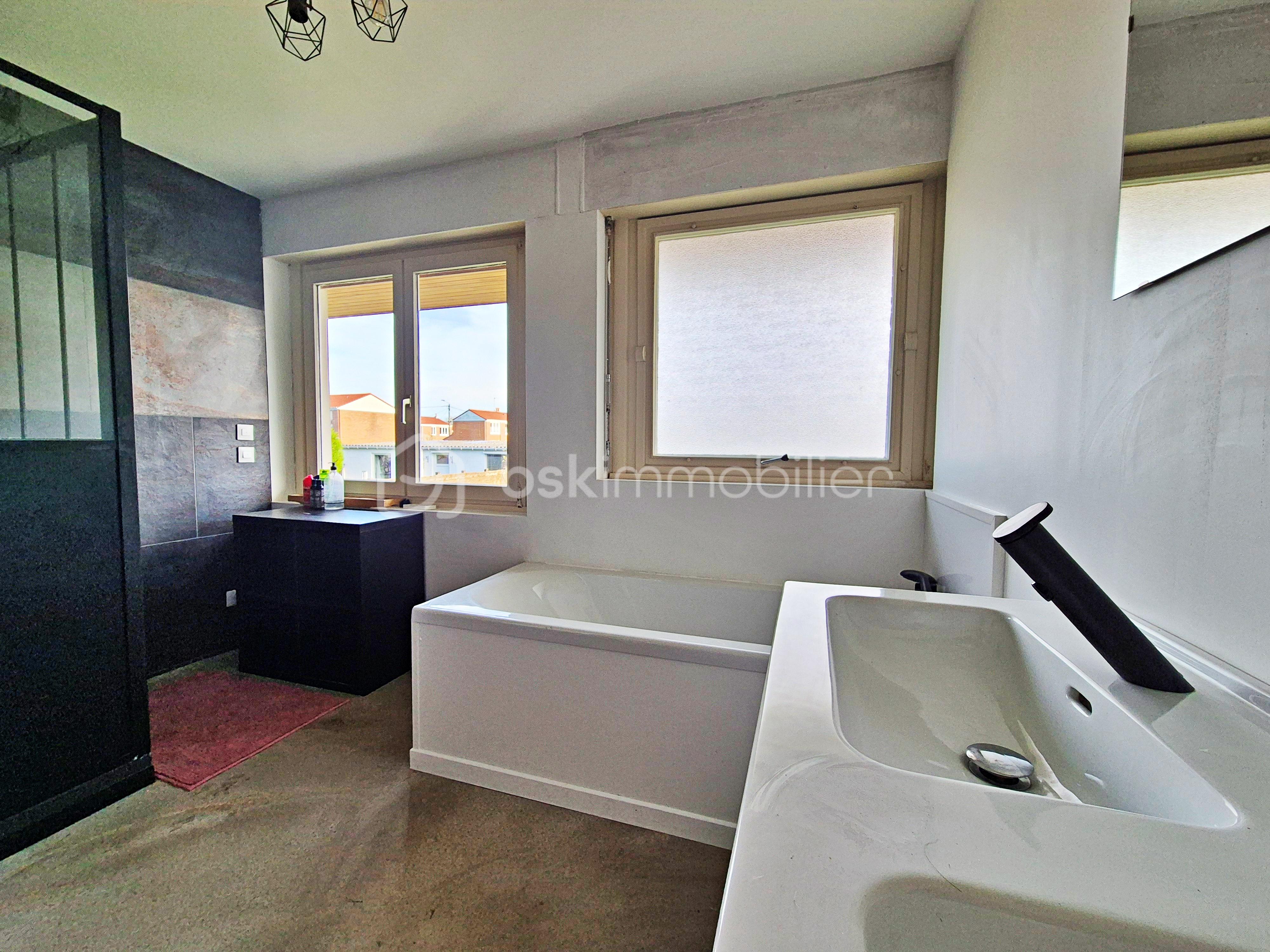 Maison de 82,09 m² - Salle de bains retouchée.jpg