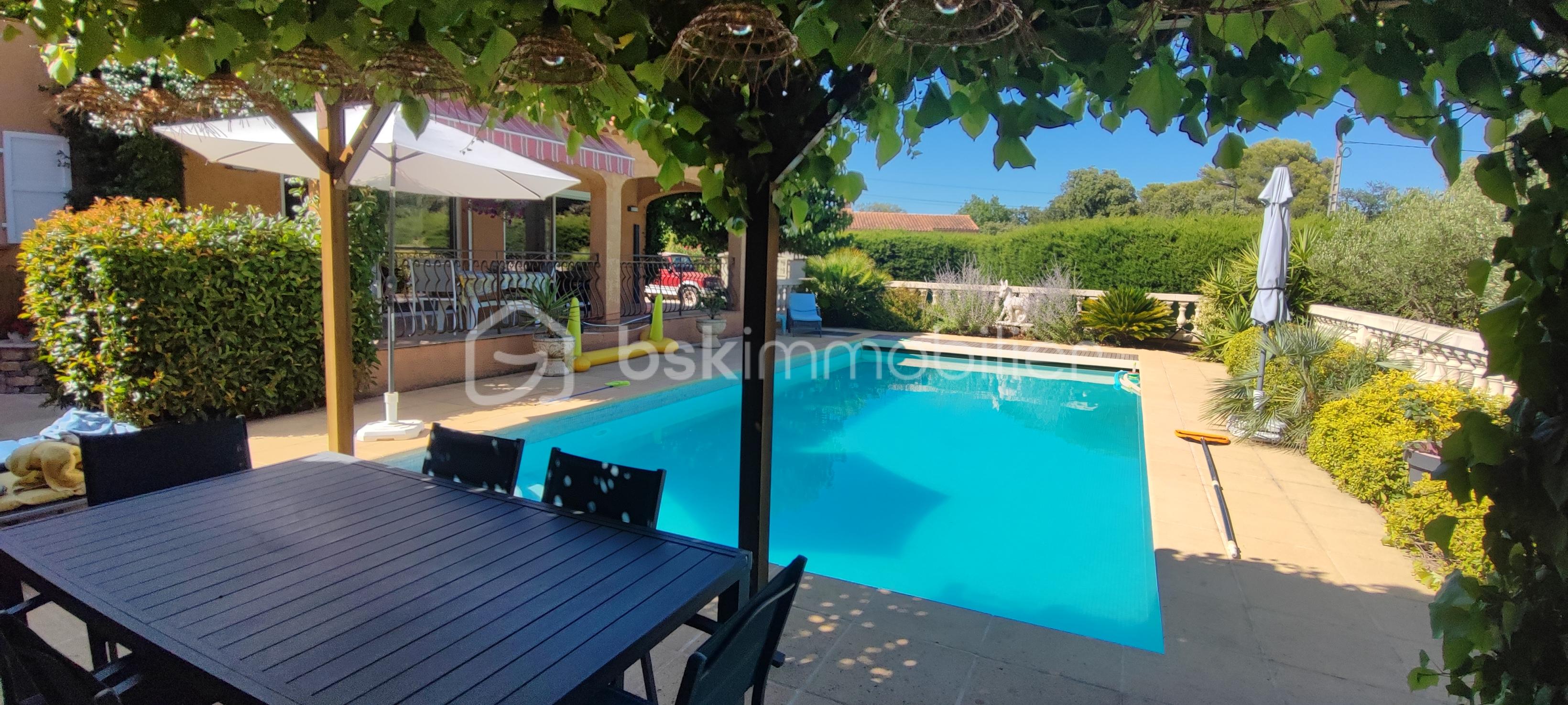 Demeure de 160 m² - Daguebert vue sur piscine.jpg