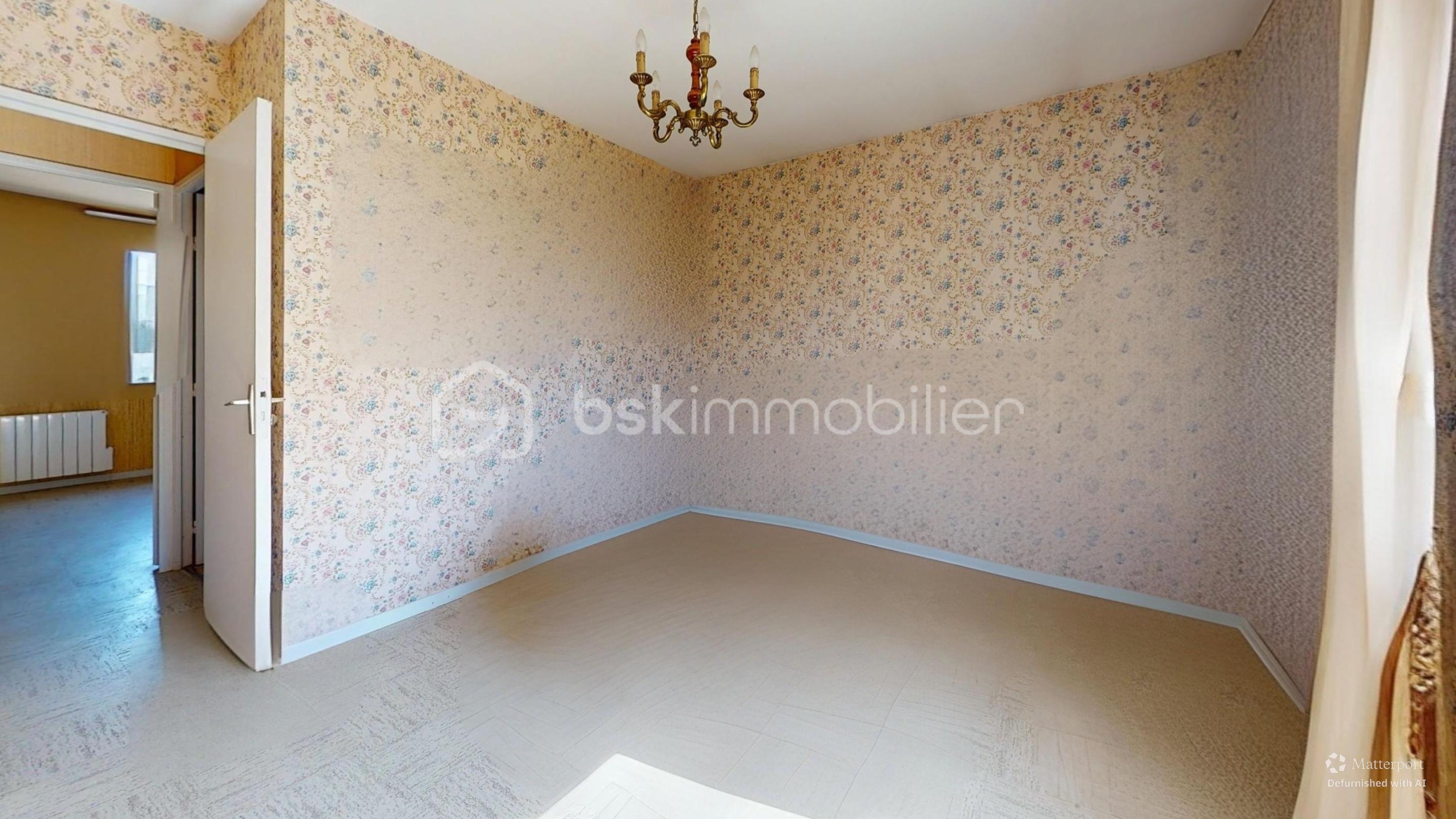 T4-Quiers--Bedroom-Defurnished 1.jpg