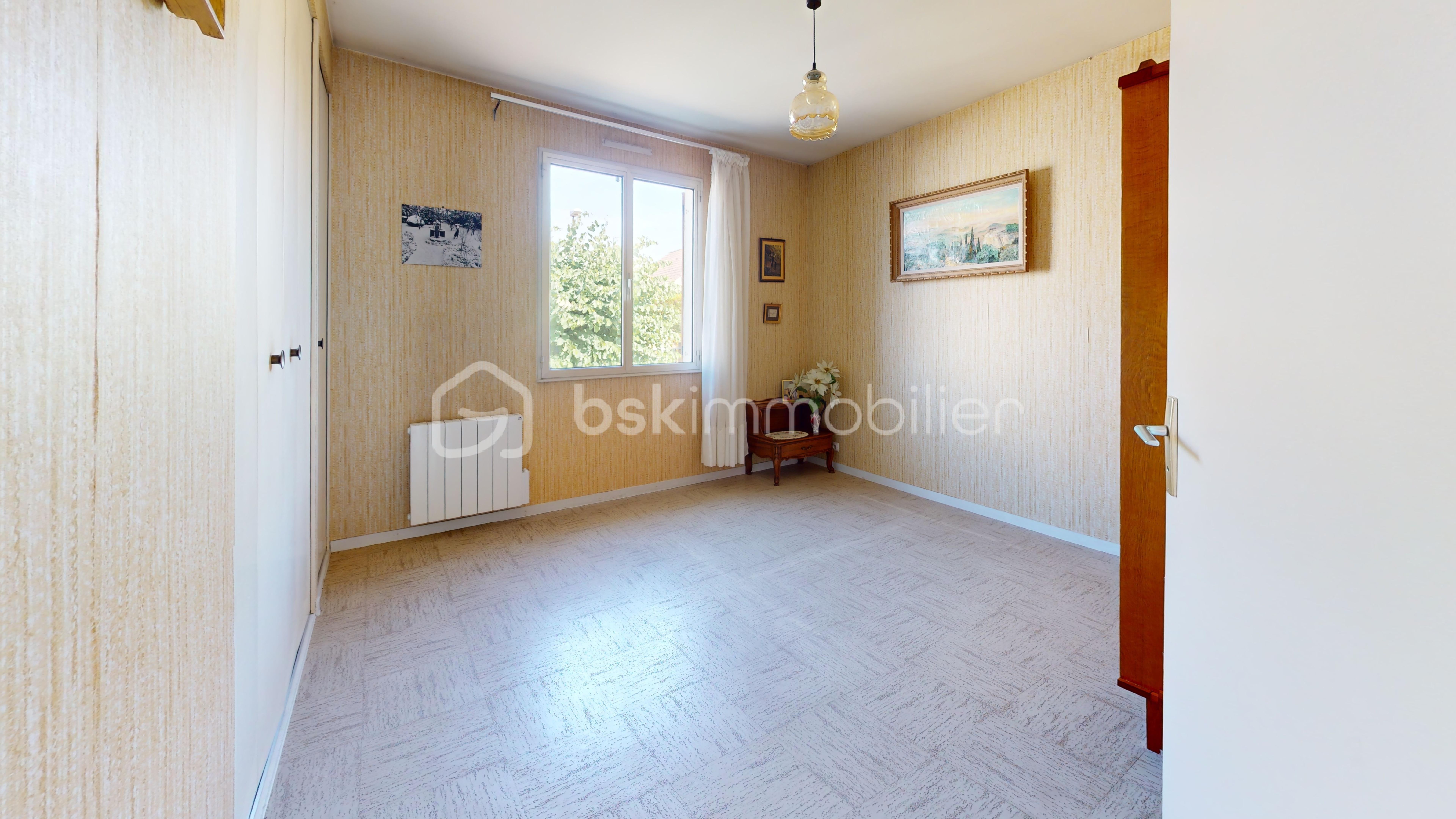 T4-Quiers--Bedroom.jpg