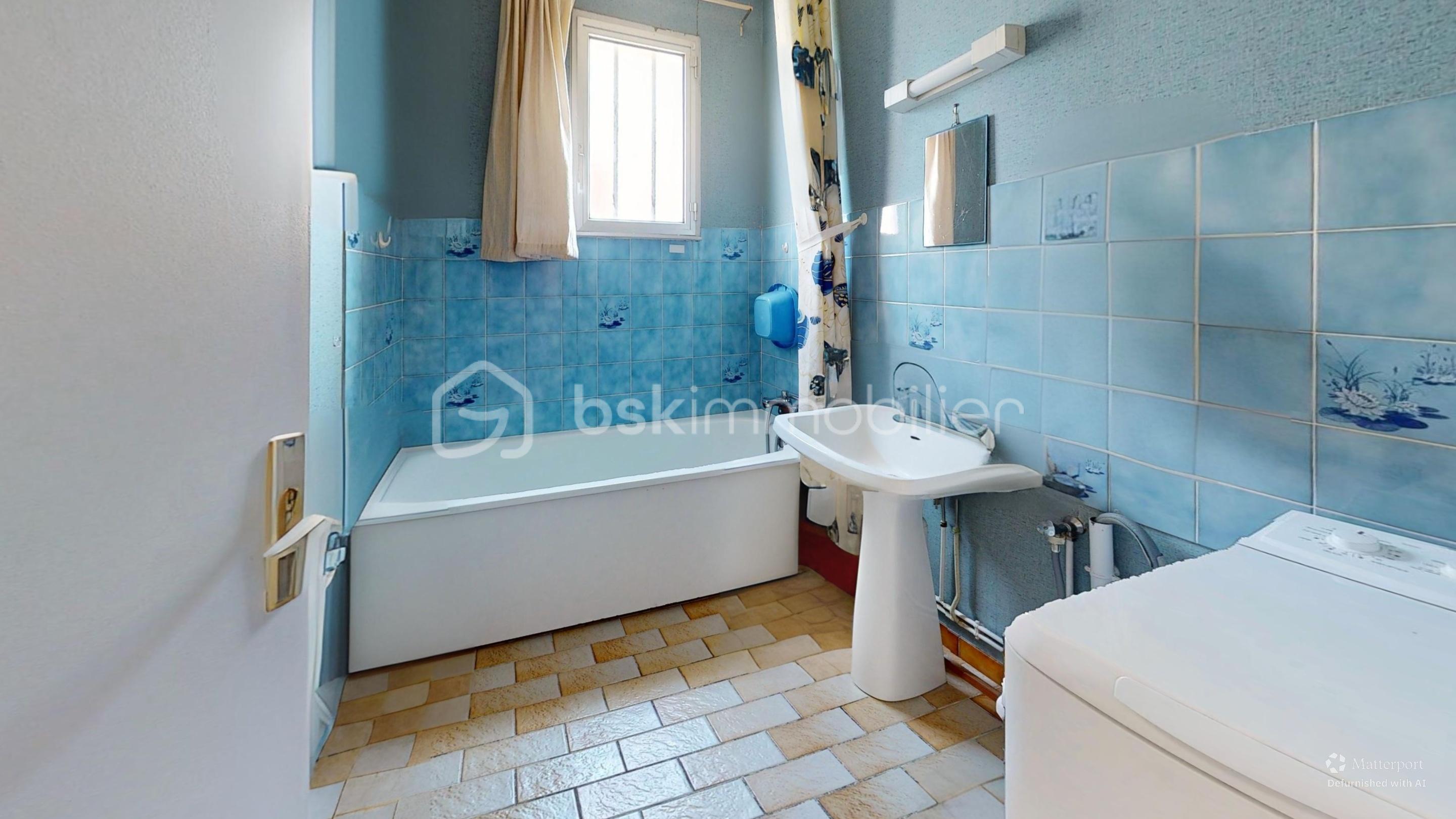 T4-Quiers--Bathroom-Defurnished.jpg
