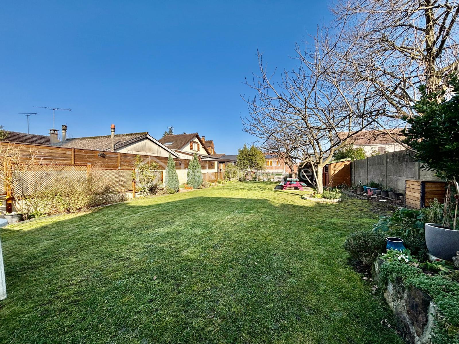 Maison de 145 m² - jardin1.jpg