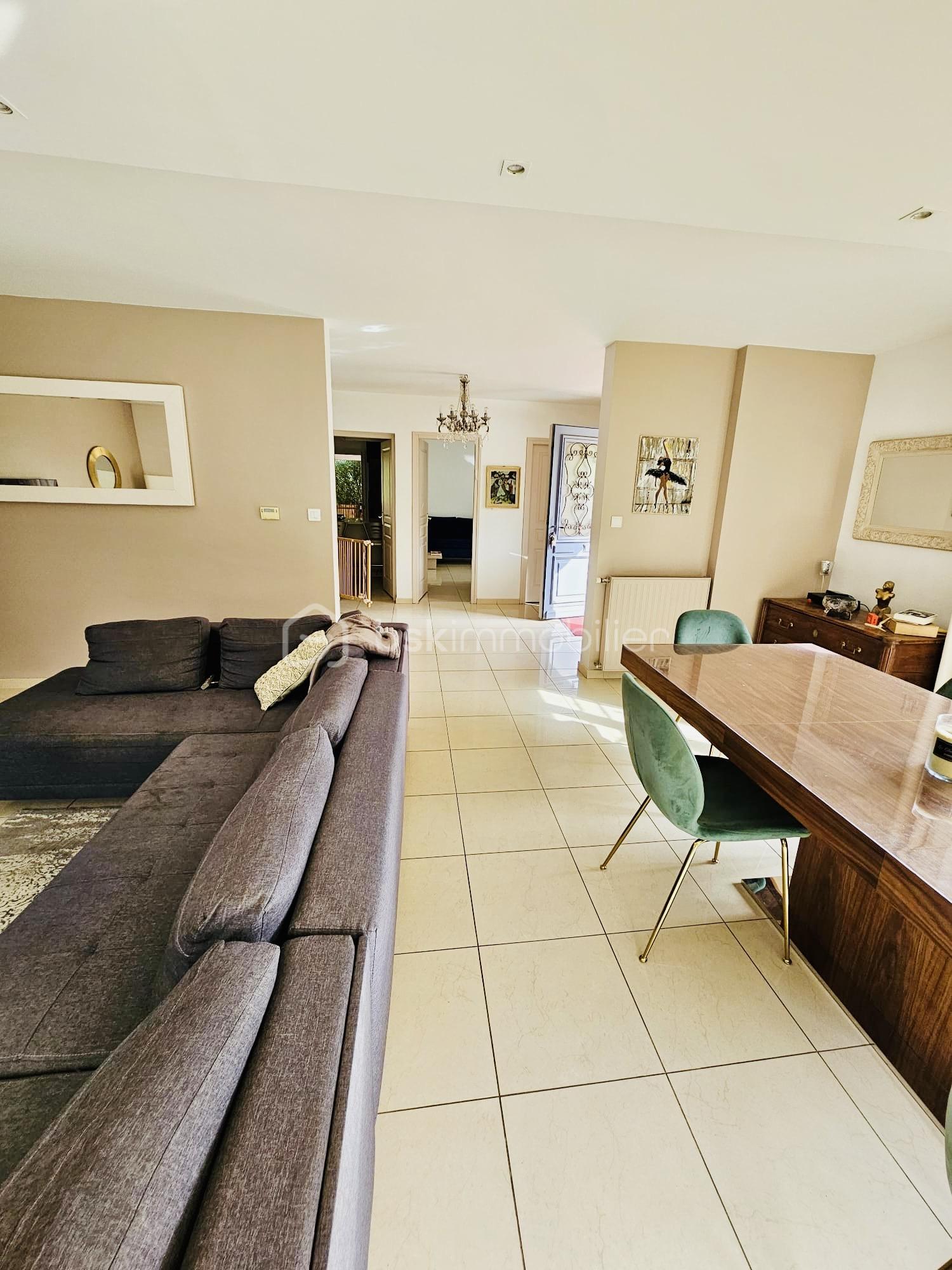 Maison de 230 m² - dfccf112-cd31-4736-84c9-f186f4891d37.jpeg